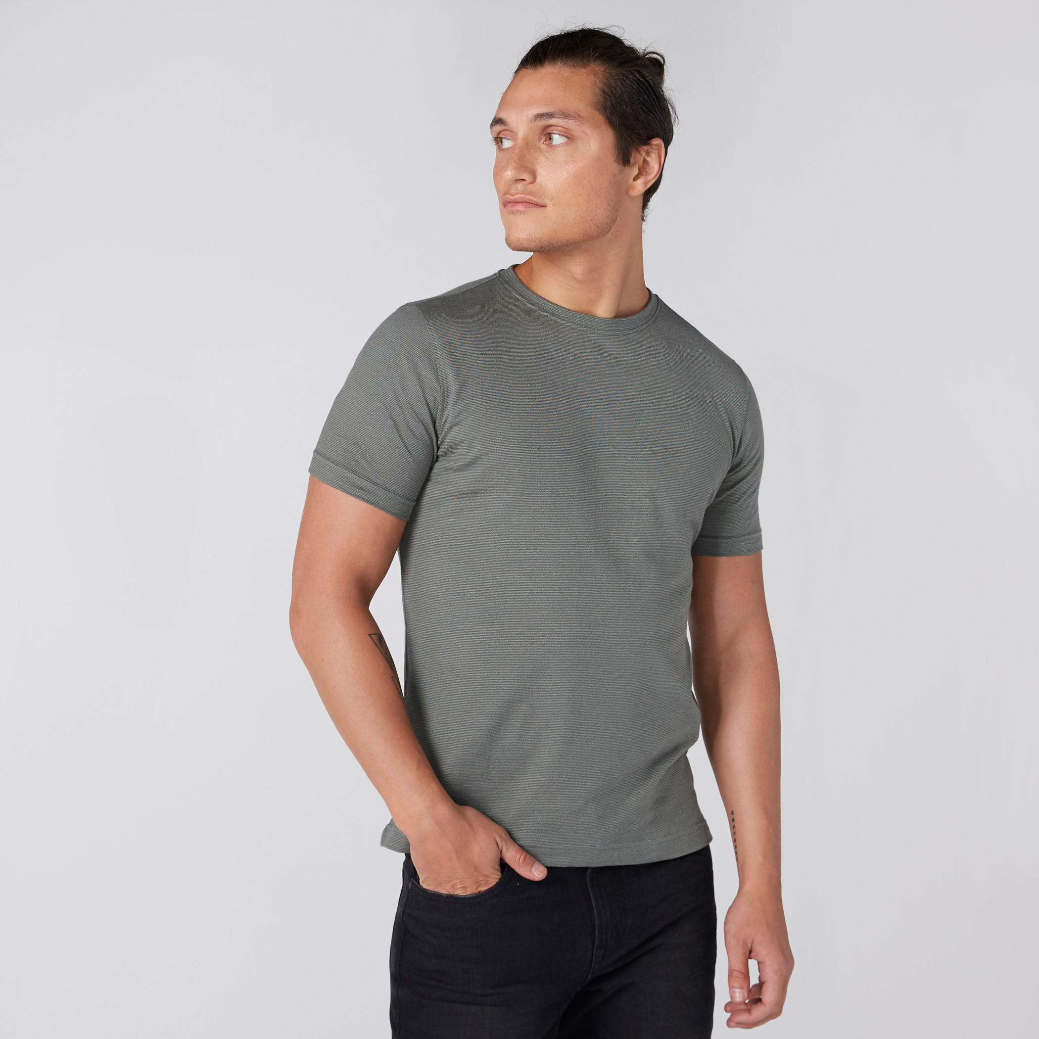 تيشيرت بياقة دائرية وبأكمام قصيرة-men-clothing-tshirtsandpolos-tshirts-image-1