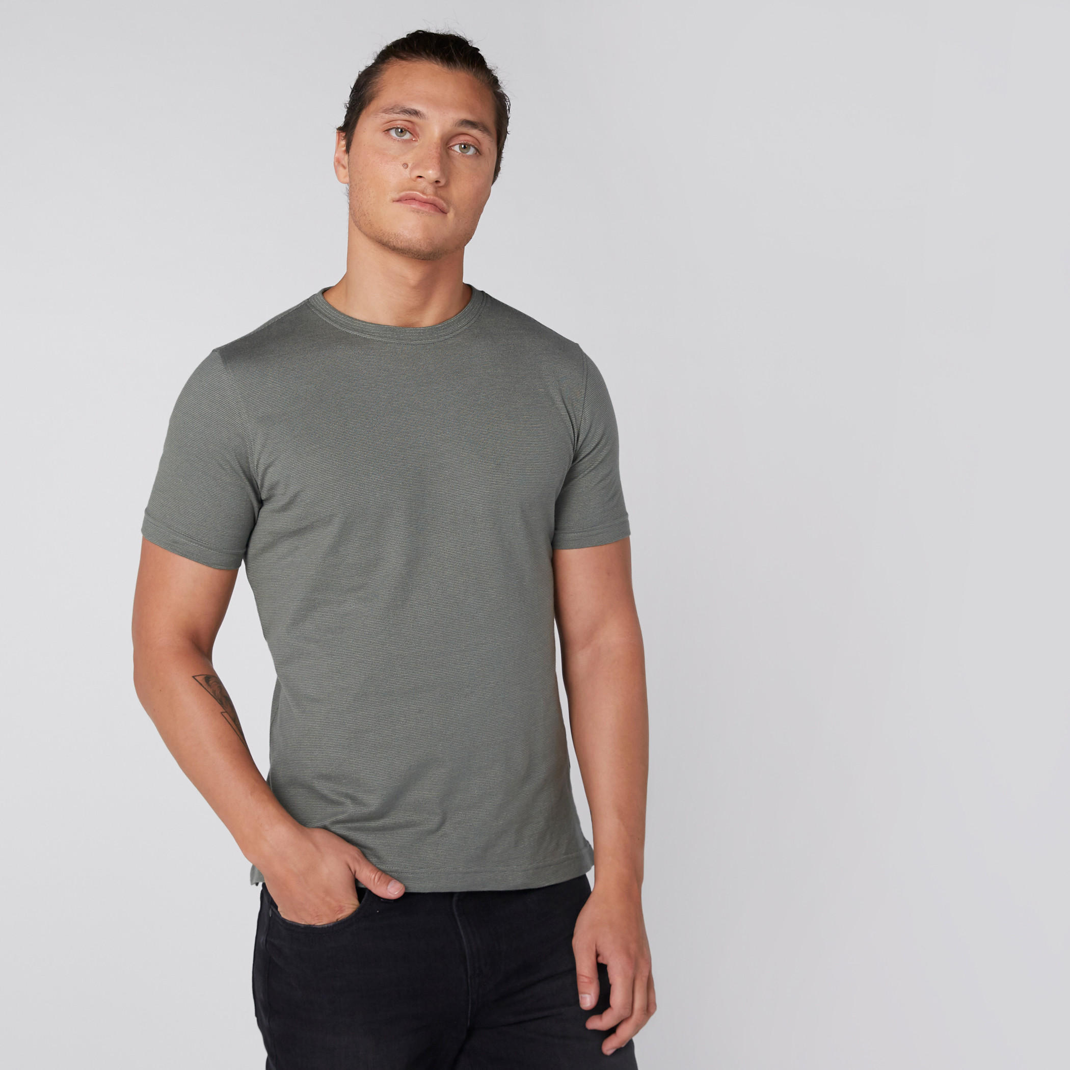 تيشيرت بياقة دائرية وبأكمام قصيرة-men-clothing-tshirtsandpolos-tshirts-image-2