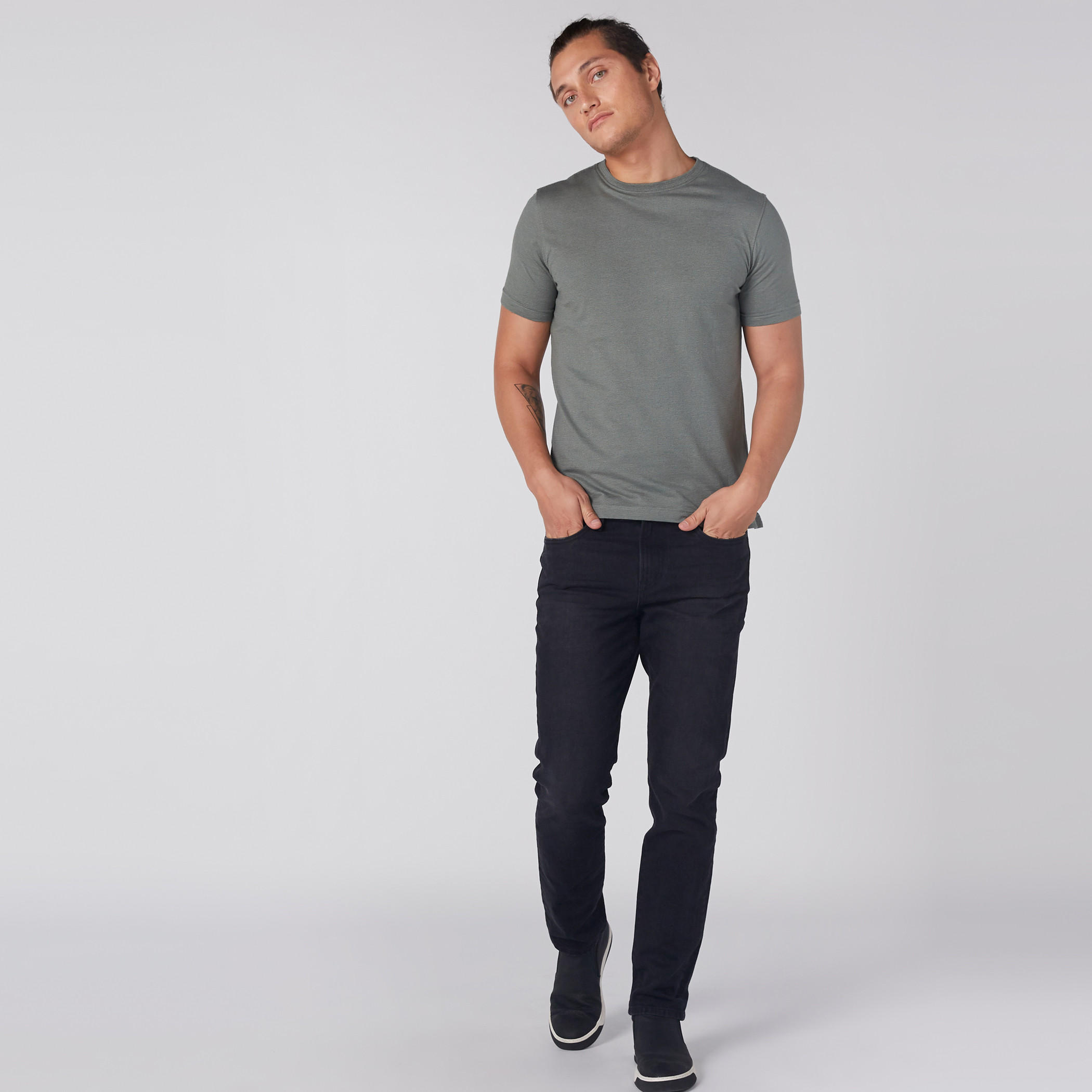 تيشيرت بياقة دائرية وبأكمام قصيرة-men-clothing-tshirtsandpolos-tshirts-image-4