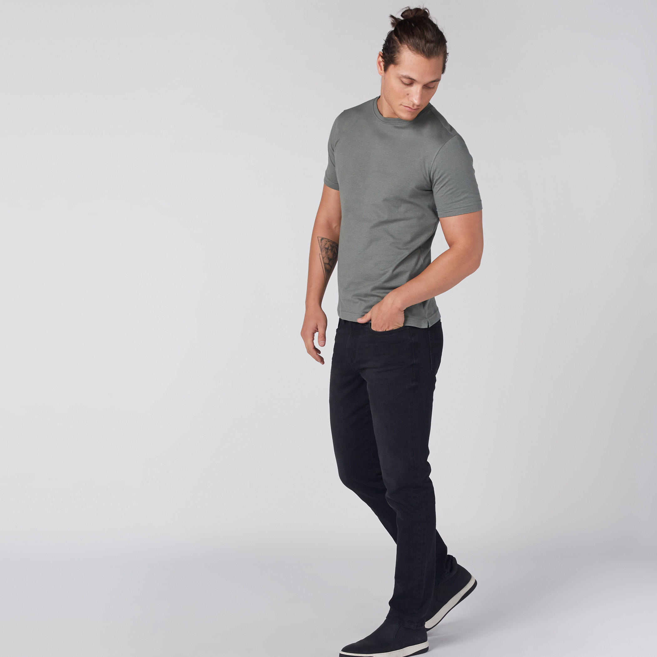 تيشيرت بياقة دائرية وبأكمام قصيرة-men-clothing-tshirtsandpolos-tshirts-image-5