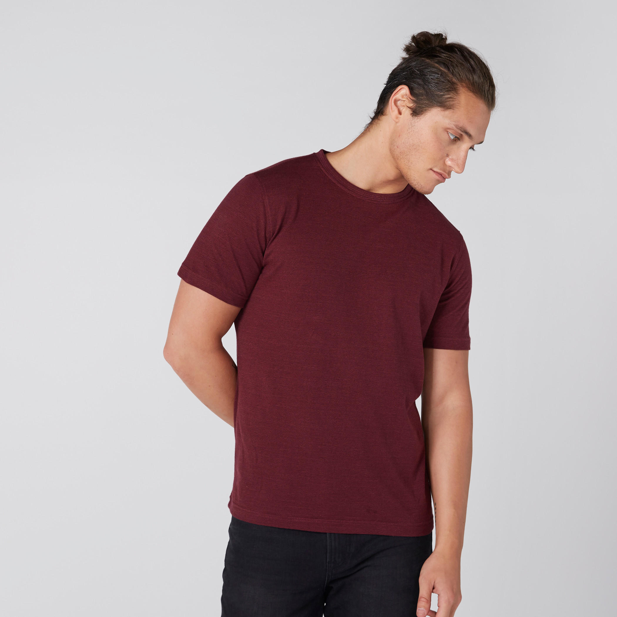 تيشيرت بياقة دائرية وبأكمام قصيرة-men-clothing-tshirtsandpolos-tshirts-image-1