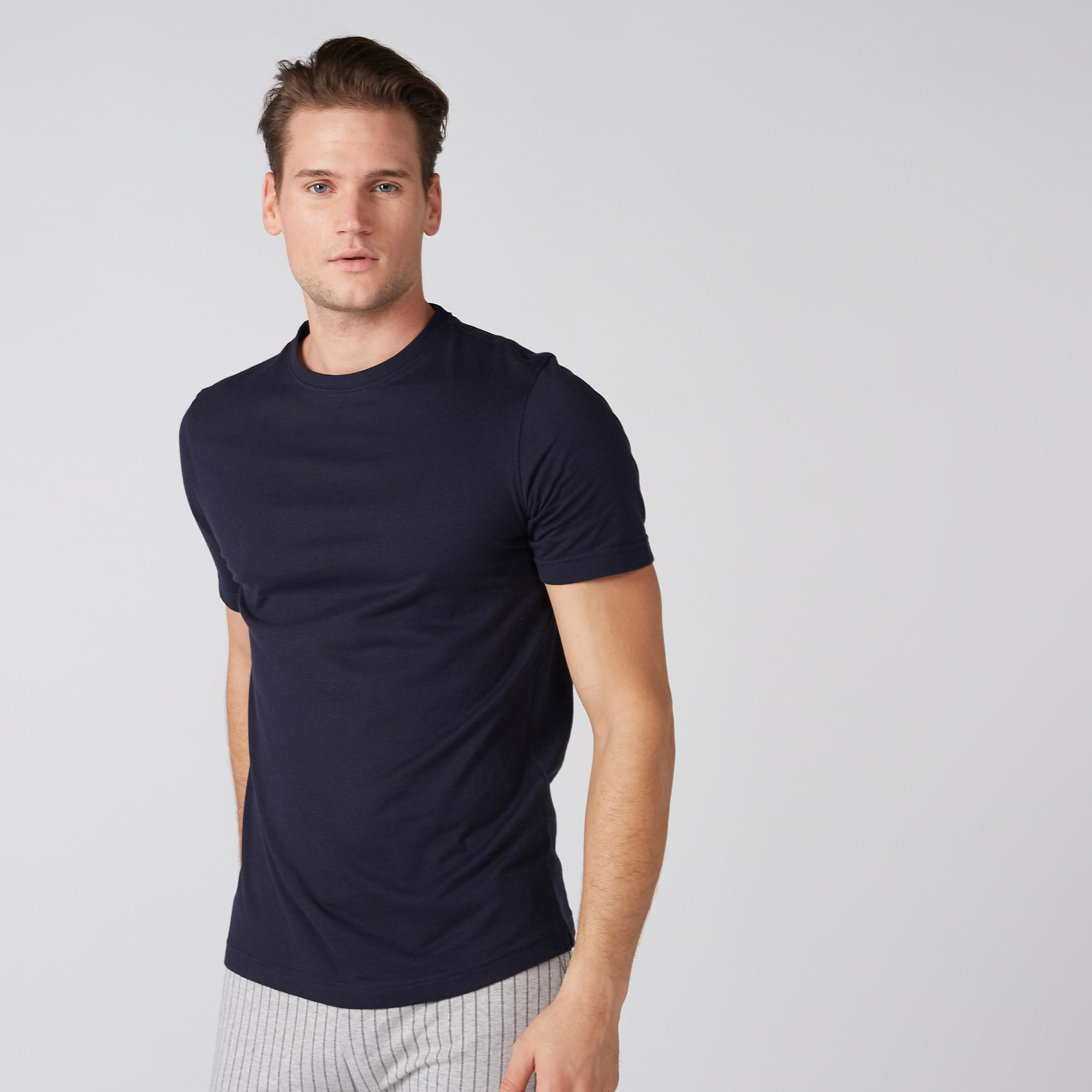 تيشيرت بأكمام قصيرة وياقة مستديرة-men-clothing-tshirtsandpolos-tshirts-image-1