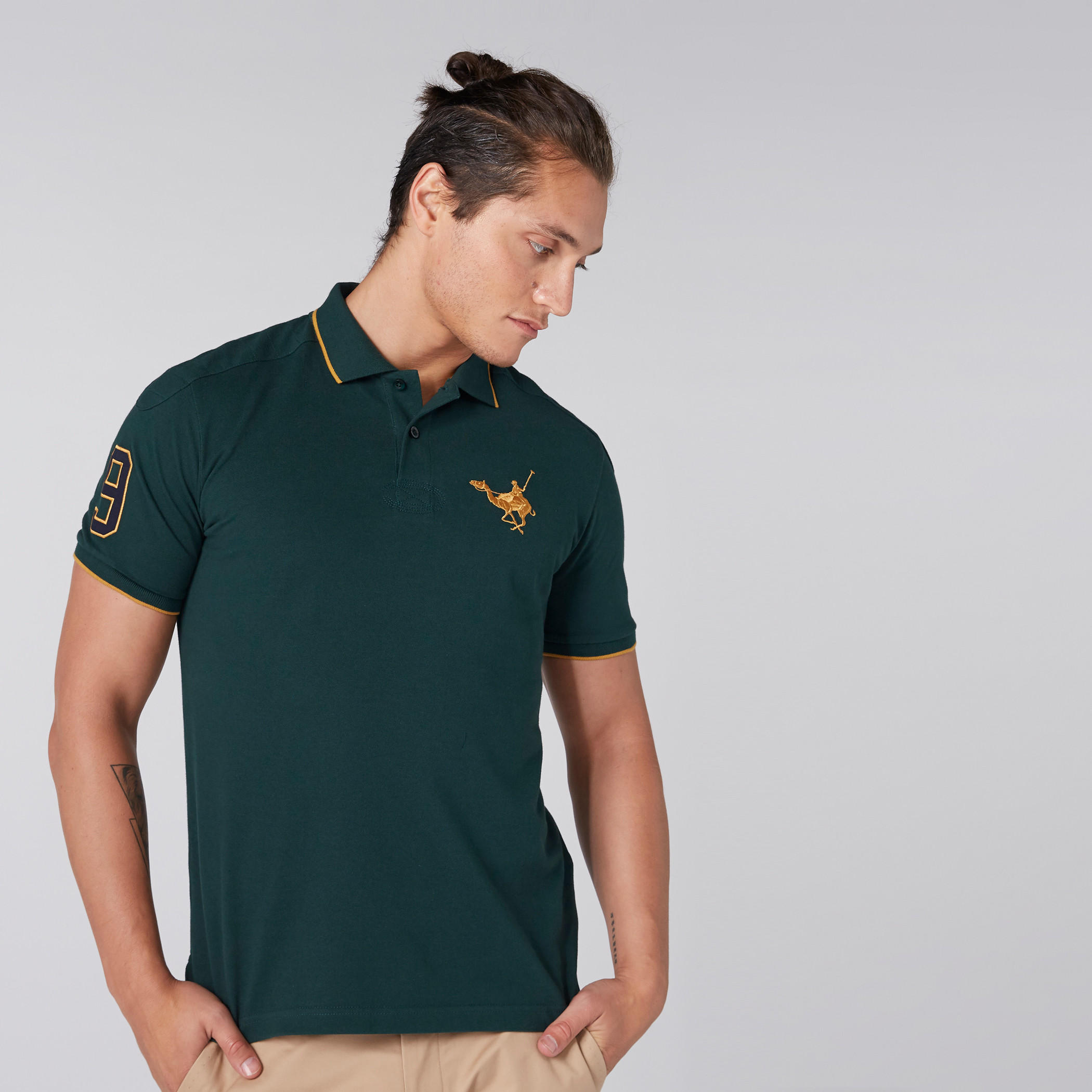 تيشرت بنقش مطبوع وياقة بولو وأكمام قصيرة-men-clothing-tshirtsandpolos-polos-image-1