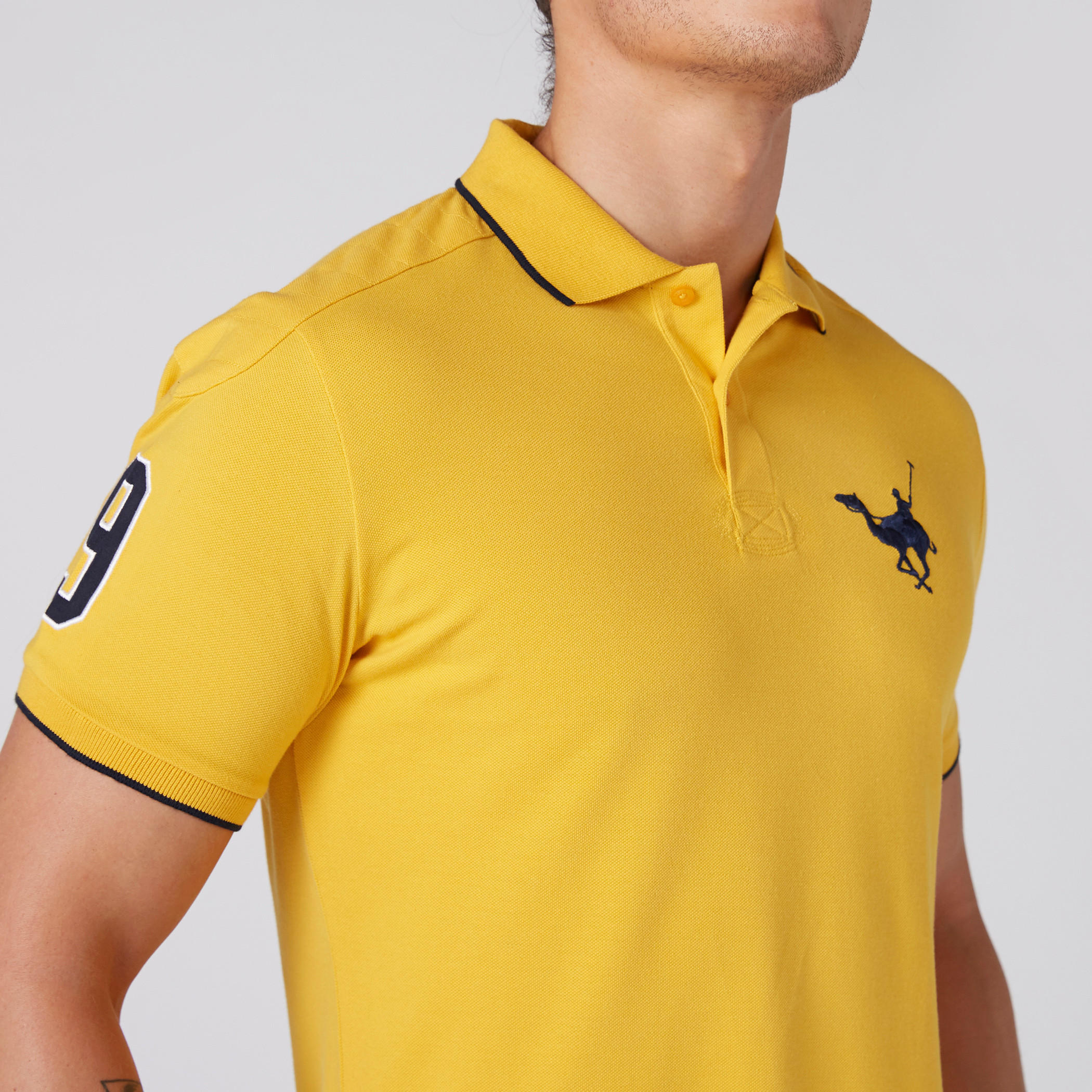 تيشرت بنقش مطبوع وياقة بولو وأكمام قصيرة-men-clothing-tshirtsandpolos-polos-image-2