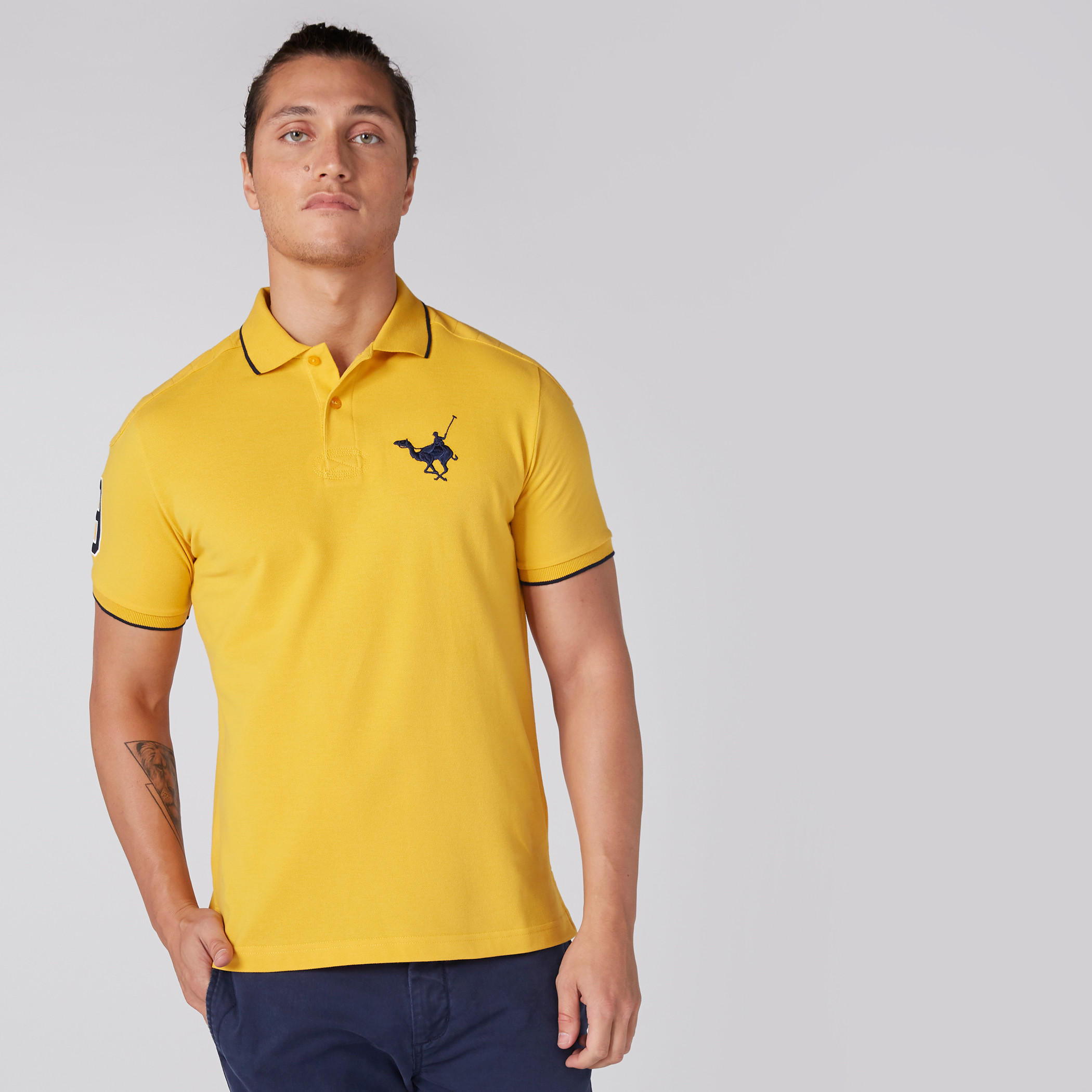 تيشرت بنقش مطبوع وياقة بولو وأكمام قصيرة-men-clothing-tshirtsandpolos-polos-image-1