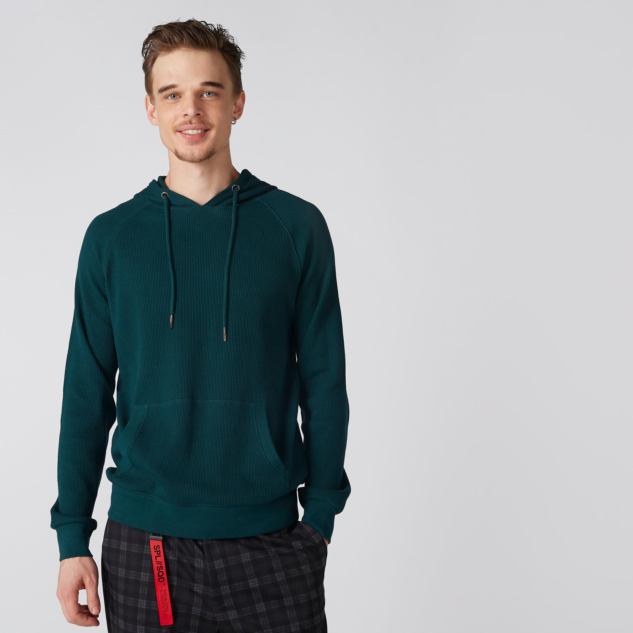 سويت شيرت بارز الملمس بجيوب وقبعة-men-winterwear-hoodiesandsweatshirts-image-1