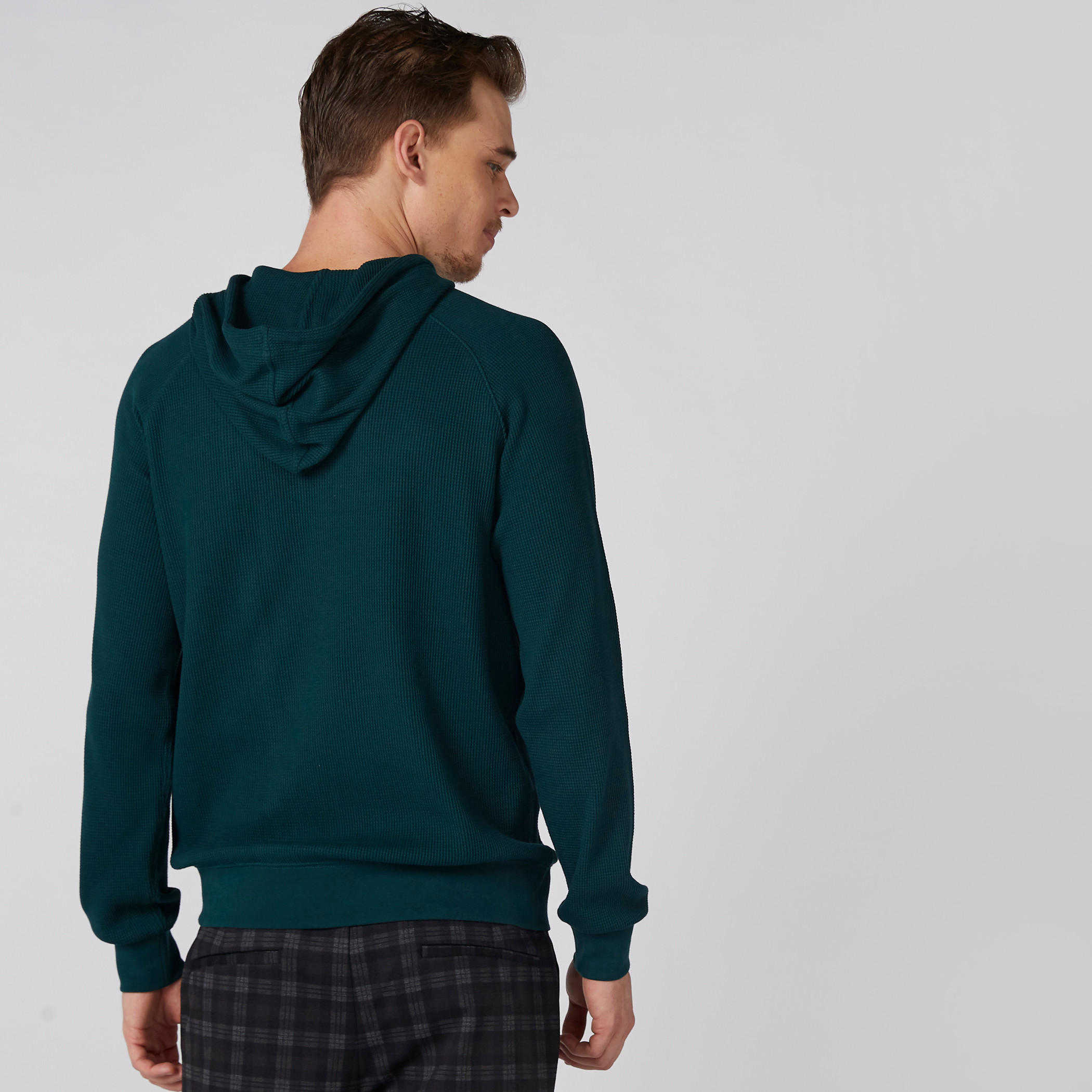 سويت شيرت بارز الملمس بجيوب وقبعة-men-winterwear-hoodiesandsweatshirts-image-3