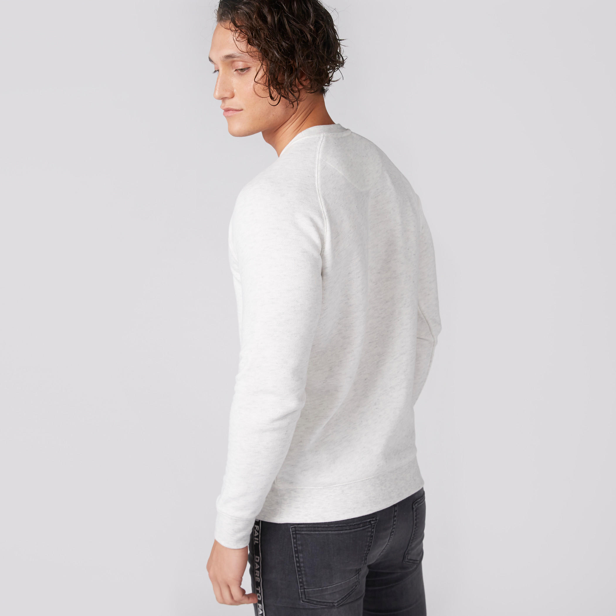 سويت شيرت بياقة ضيقة وأكمام مغايرة-men-winterwear-hoodiesandsweatshirts-image-2
