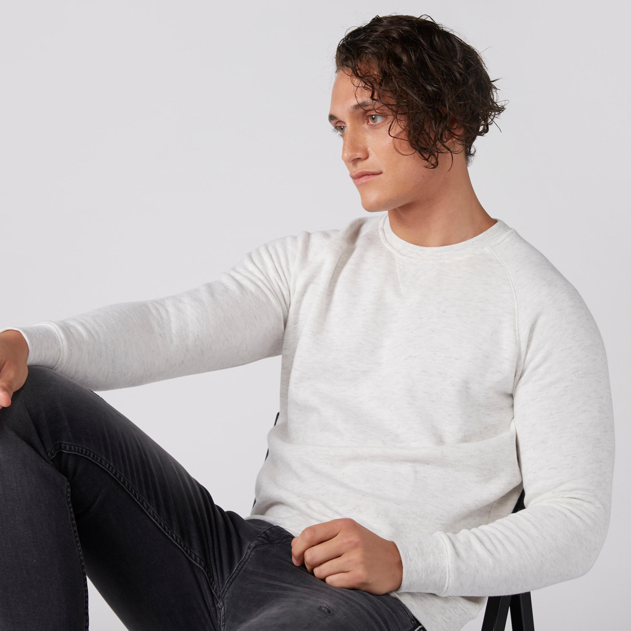 سويت شيرت بياقة ضيقة وأكمام مغايرة-men-winterwear-hoodiesandsweatshirts-image-4