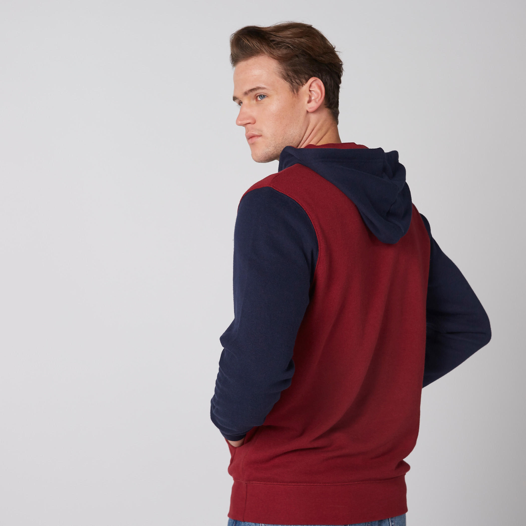 سويت شيرت بأكمام طويلة وجيوب وقبعة-men-winterwear-hoodiesandsweatshirts-image-2