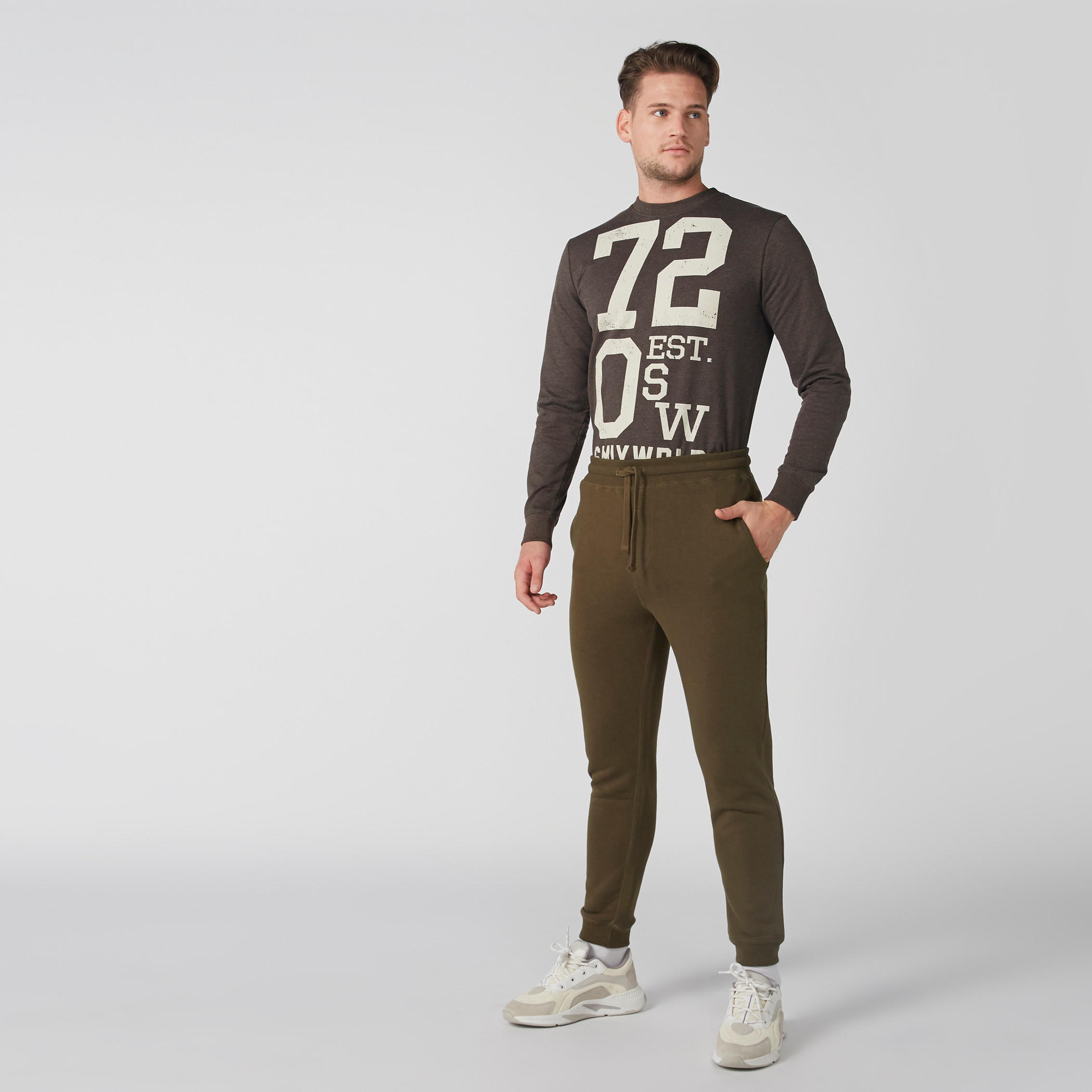 بنطال رياضي طويل برباط وجيوب-men-clothing-bottoms-joggers-image-1