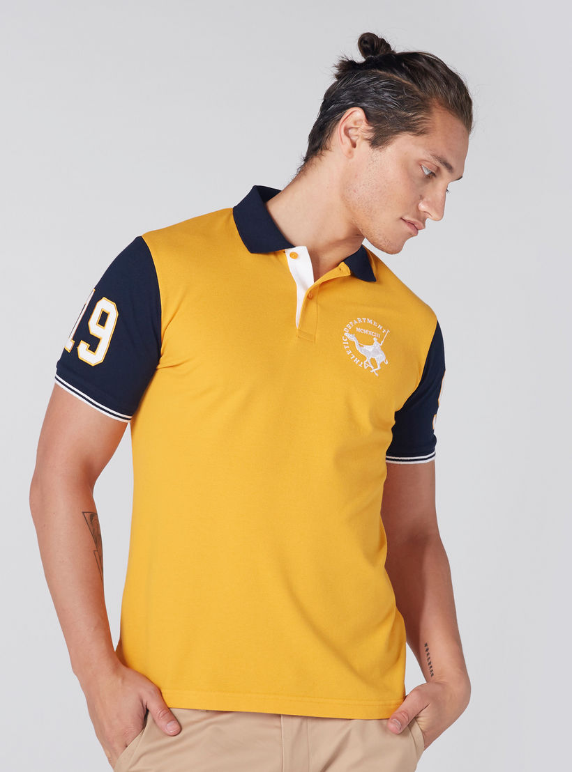 تيشرت بنقش مطبوع وياقة بولو وأكمام قصيرة-men-clothing-tshirtsandpolos-polos-image-1