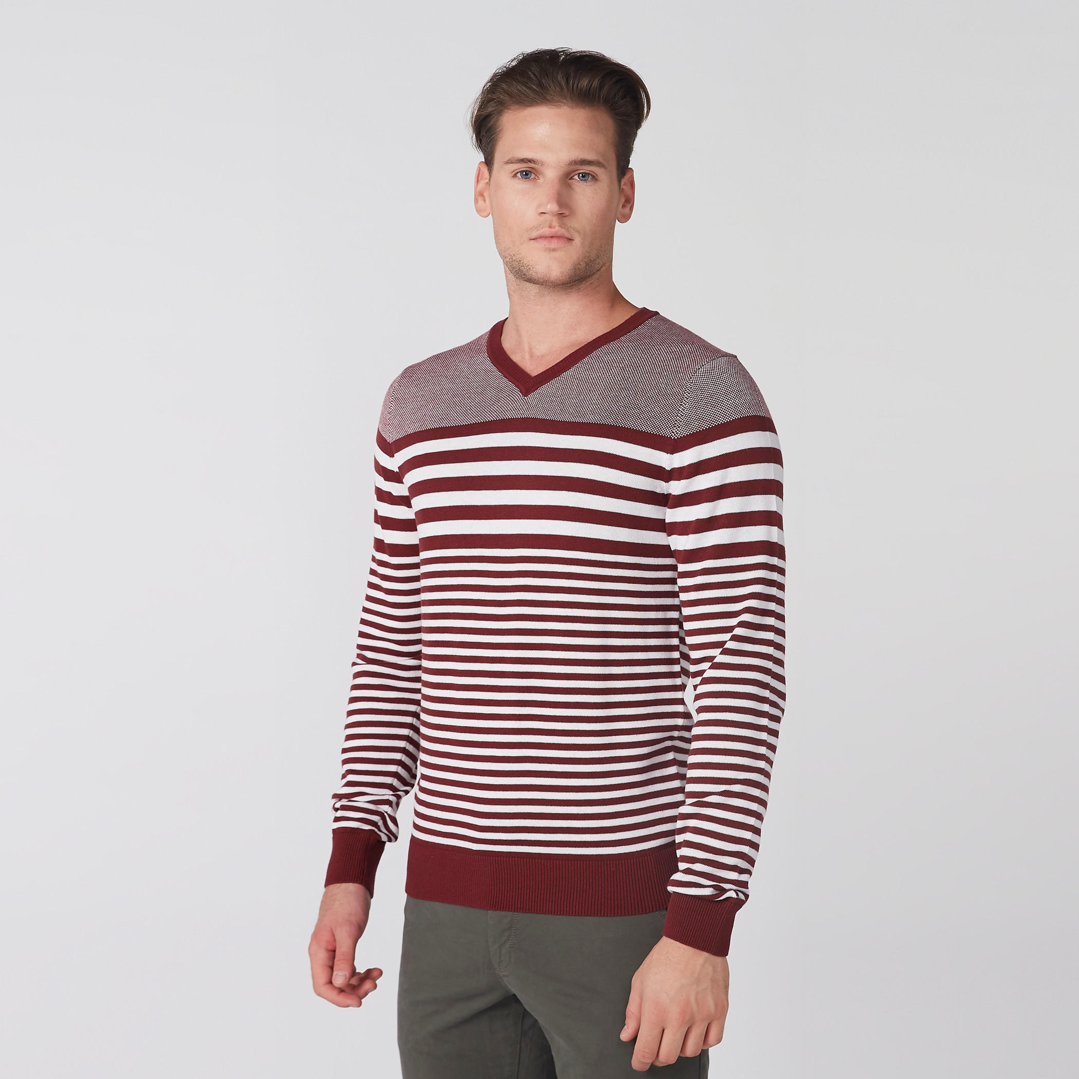 سويتر مقلّم بياقة V وأكمام طويلة-men-clothing-sweatersandpullovers-image-2