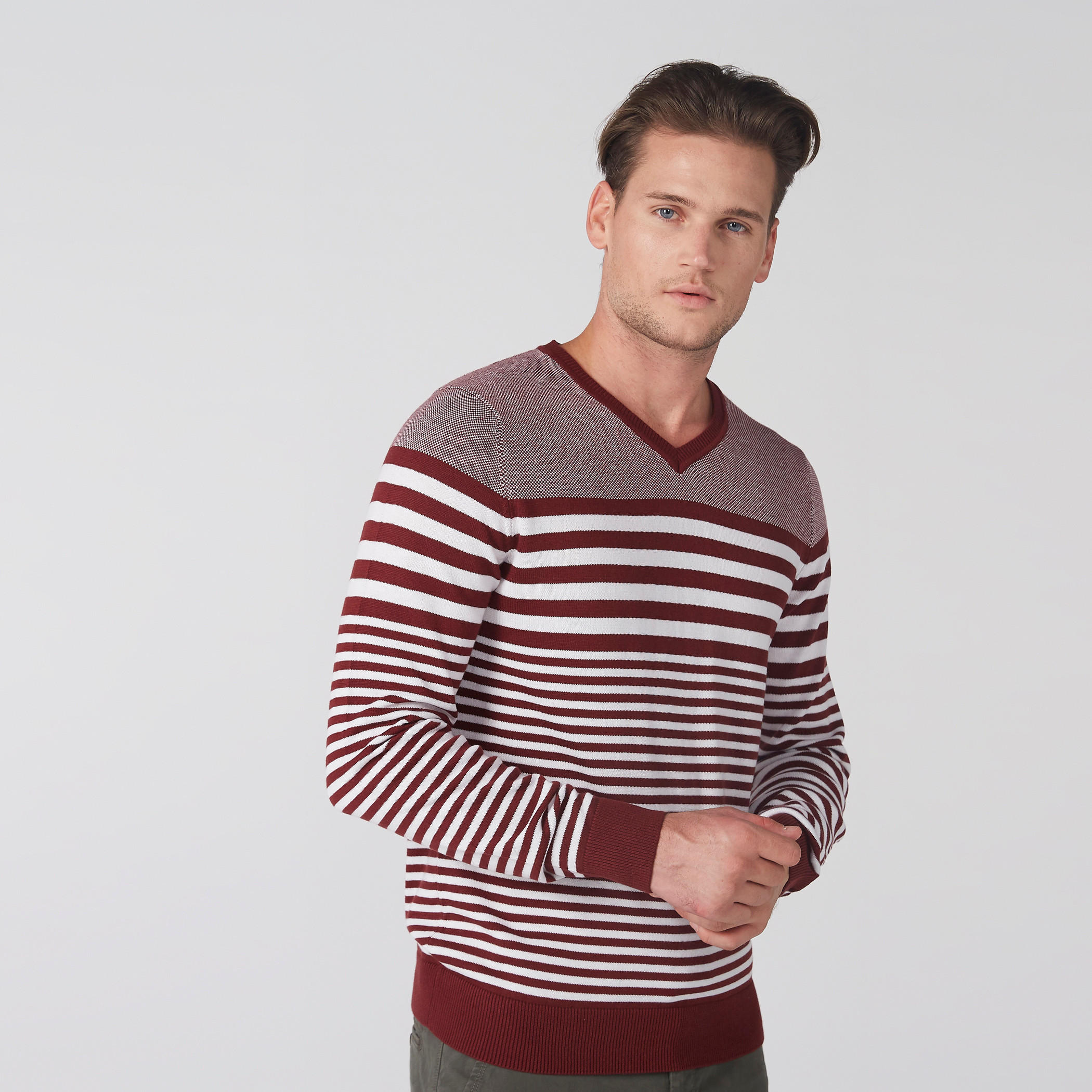 سويتر مقلّم بياقة V وأكمام طويلة-men-clothing-sweatersandpullovers-image-3