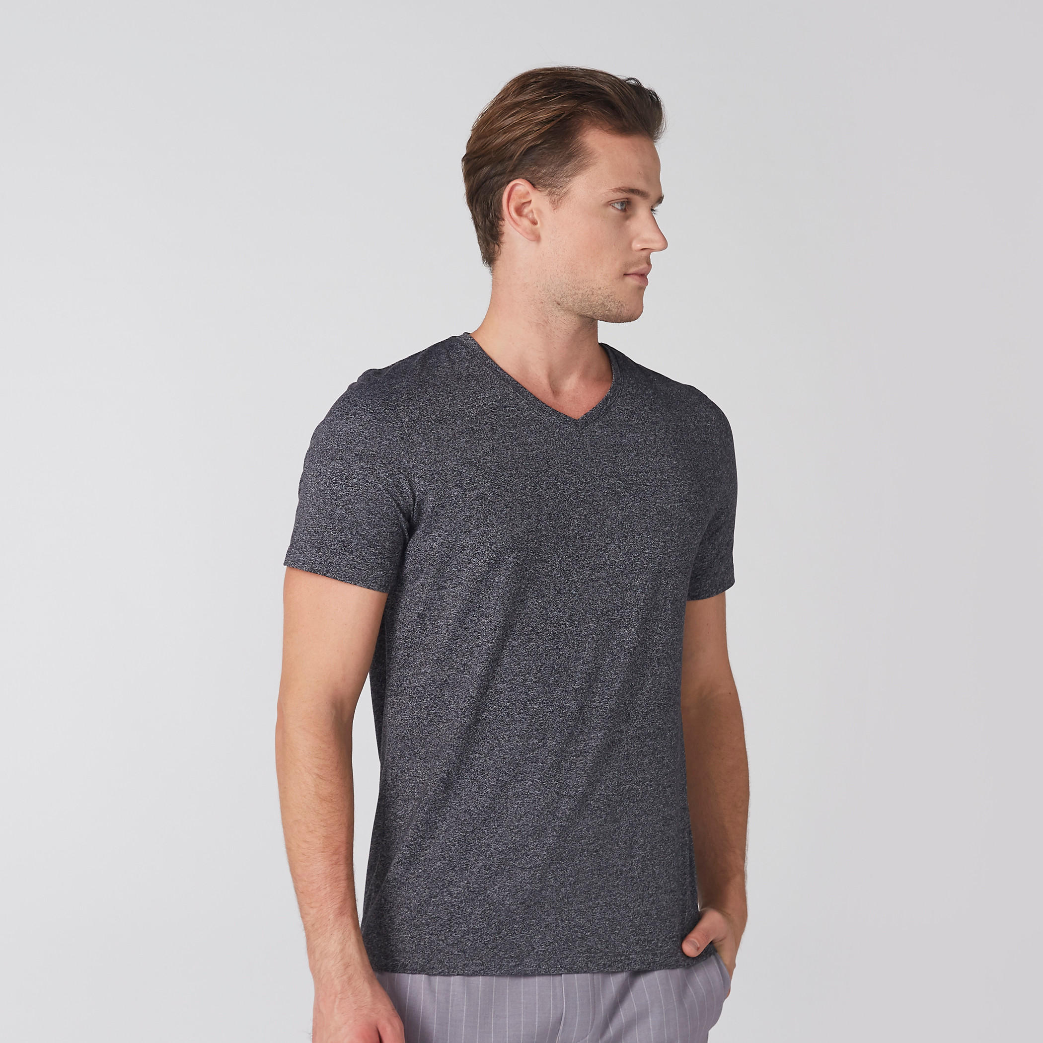 تيشيرت بياقة V وأكمام قصيرة-men-clothing-tshirtsandpolos-tshirts-image-2