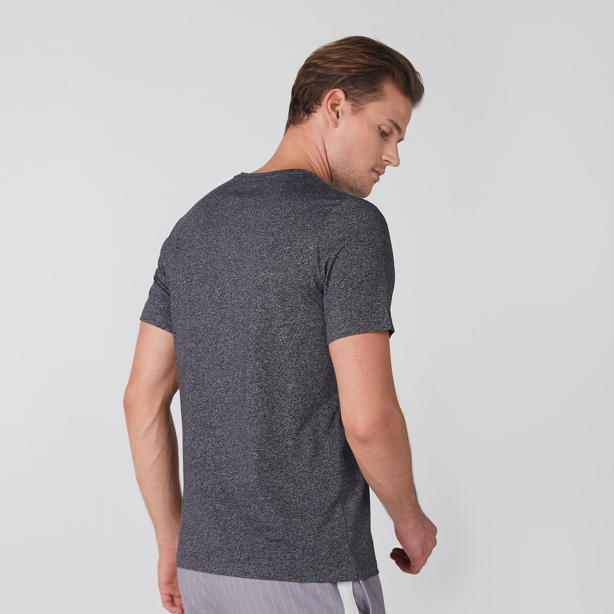 تيشيرت بياقة V وأكمام قصيرة-men-clothing-tshirtsandpolos-tshirts-image-3