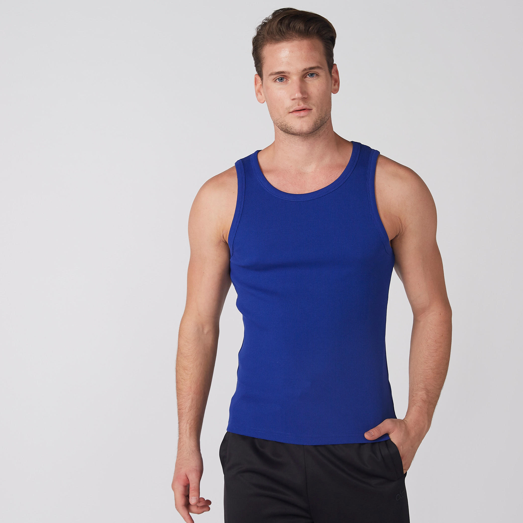 سترة فيست بارزة الملمس دون أكمام بياقة عميقة-men-clothing-tshirtsandpolos-vests-image-1