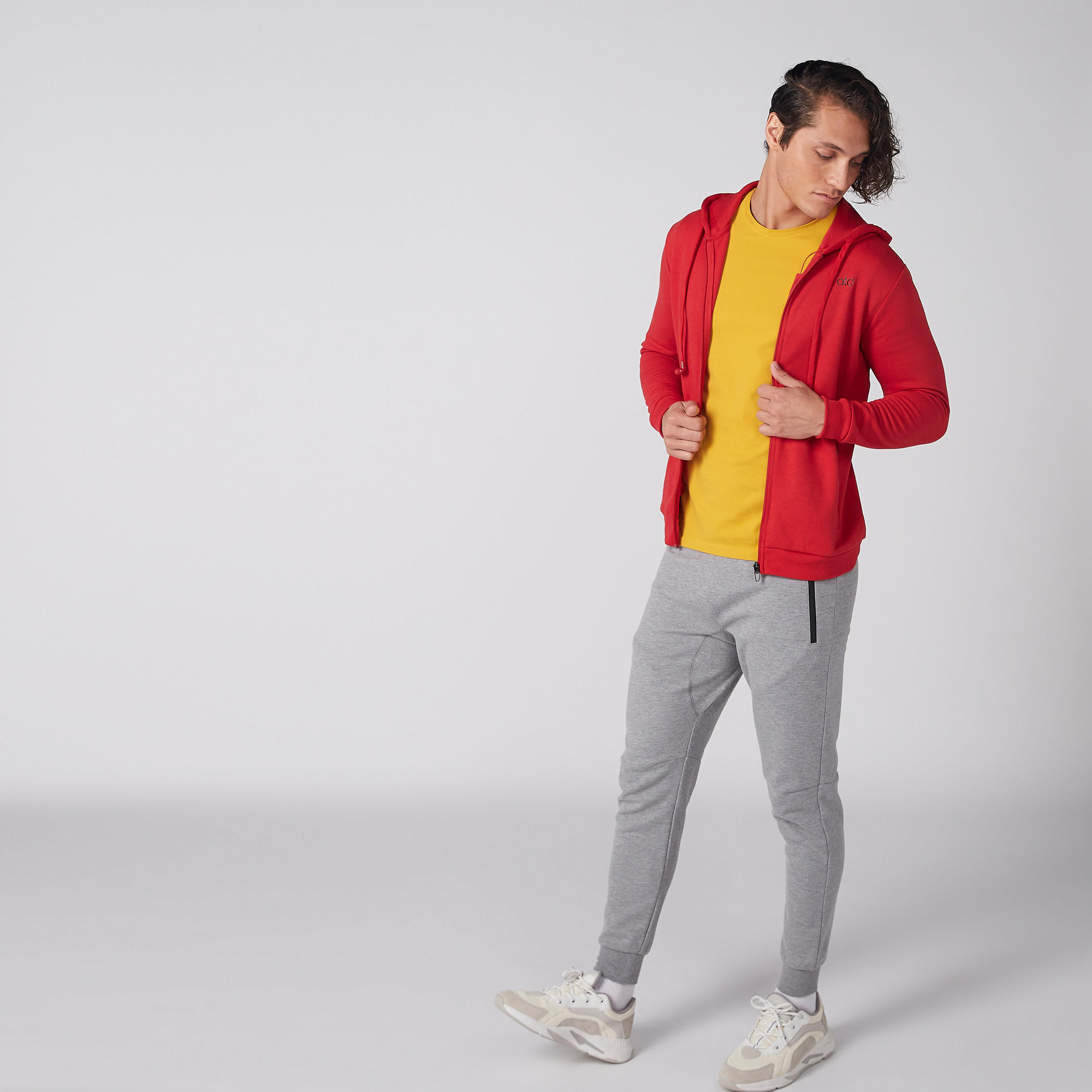 تيشيرت بياقة ضيّقة وأكمام قصيرة-men-clothing-tshirtsandpolos-tshirts-image-2