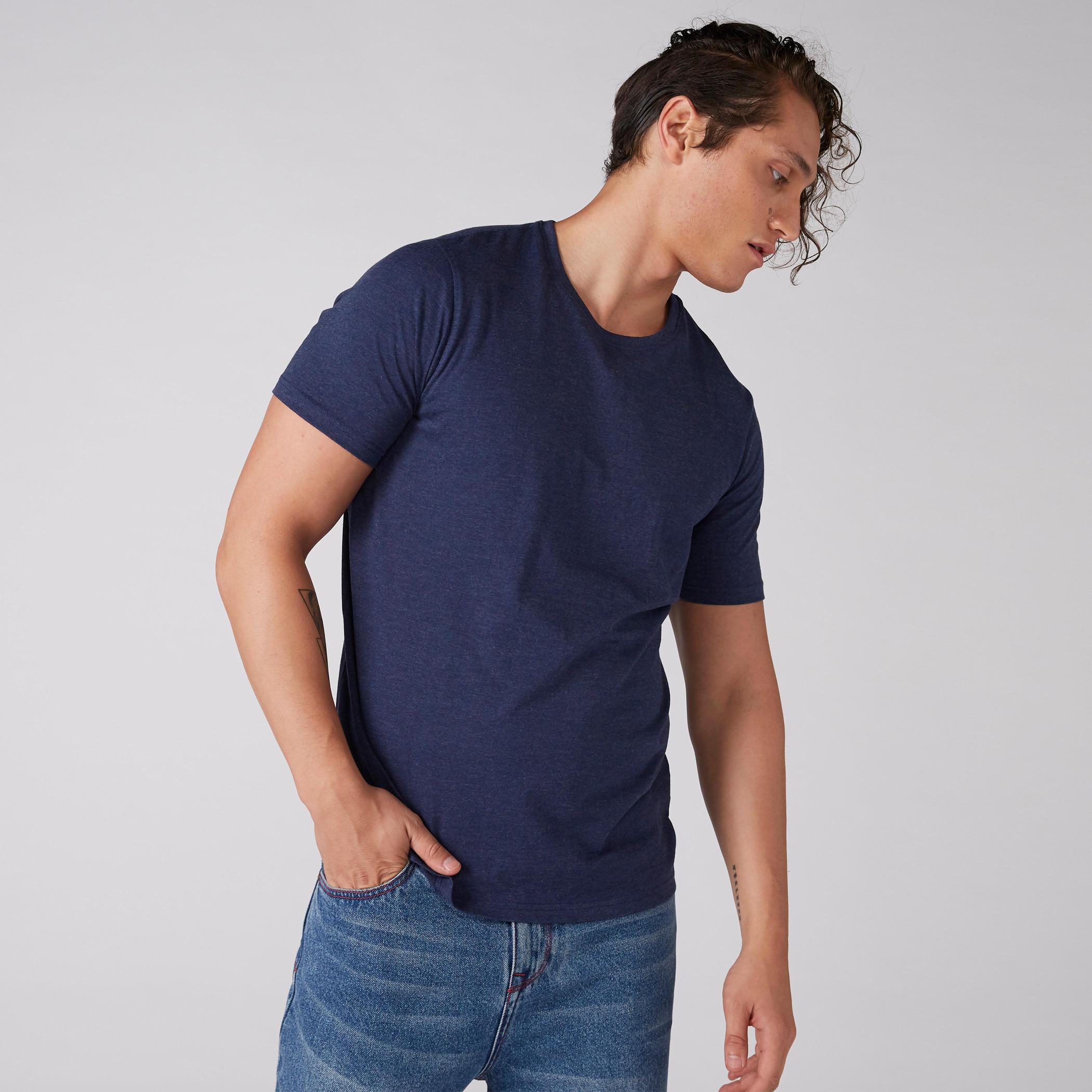 تيشيرت بياقة دائرية وبأكمام قصيرة-men-clothing-tshirtsandpolos-tshirts-image-4