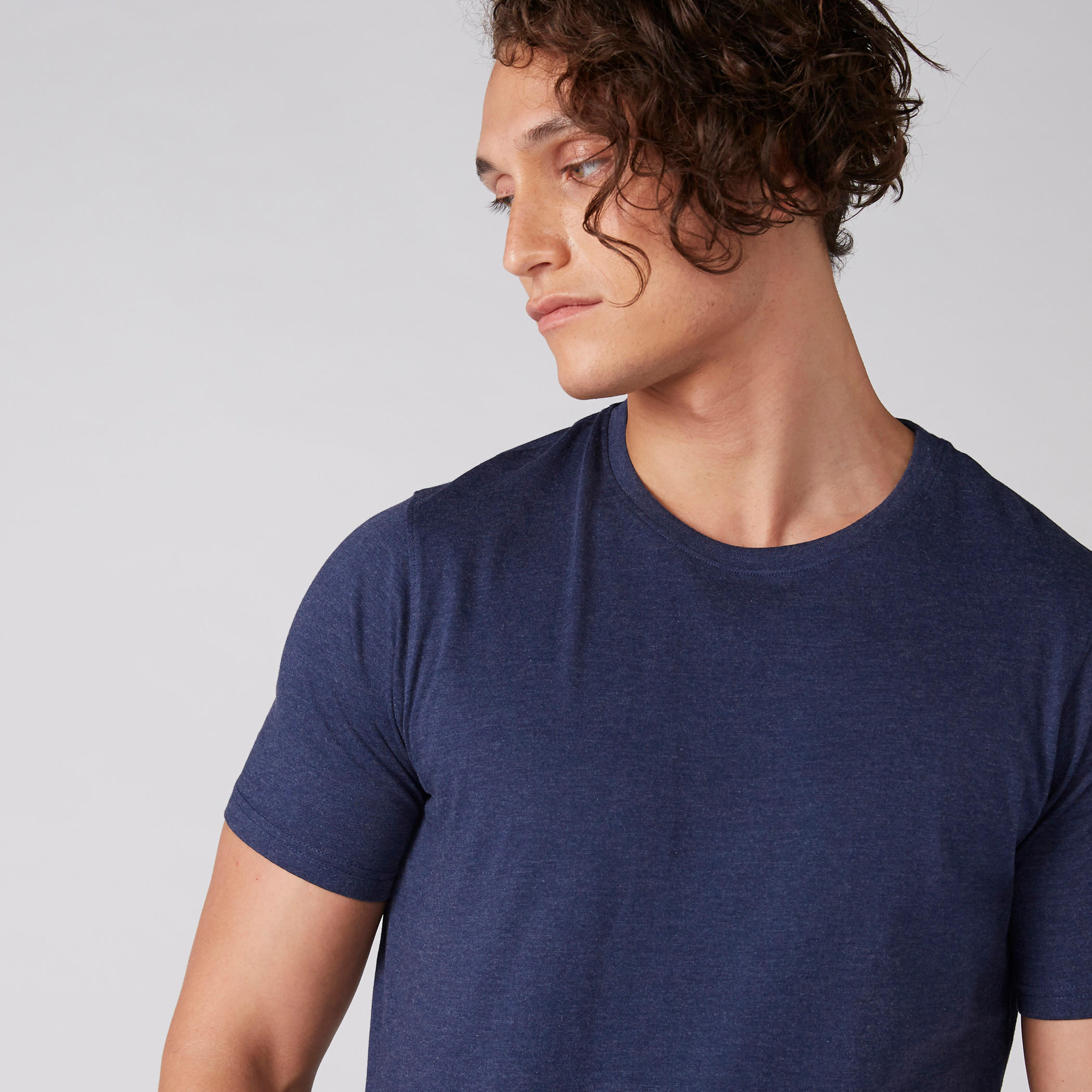 تيشيرت بياقة دائرية وبأكمام قصيرة-men-clothing-tshirtsandpolos-tshirts-image-1