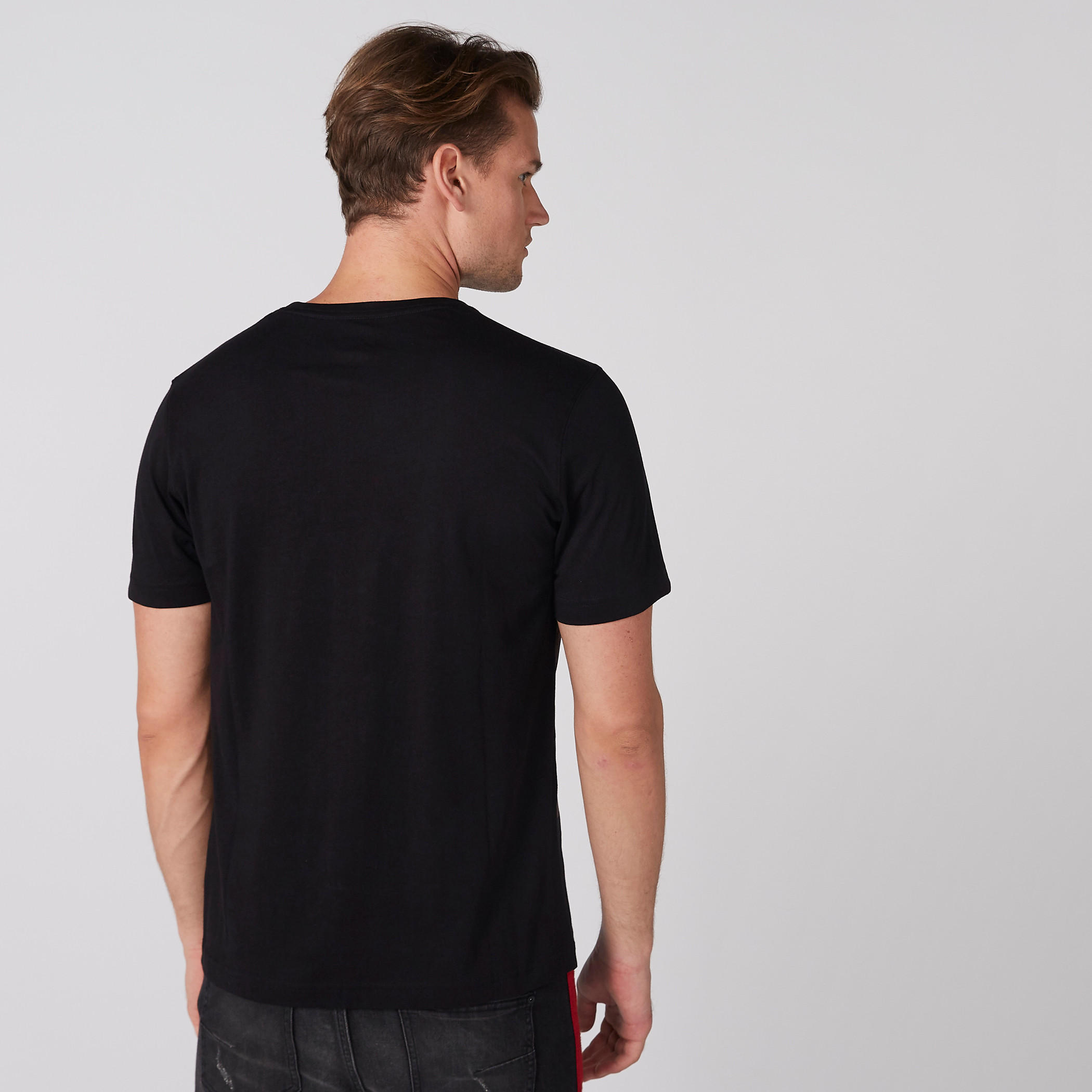 تيشيرت بياقة ضيّقة وأكمام قصيرة وطبعات-men-clothing-tshirtsandpolos-tshirts-image-3