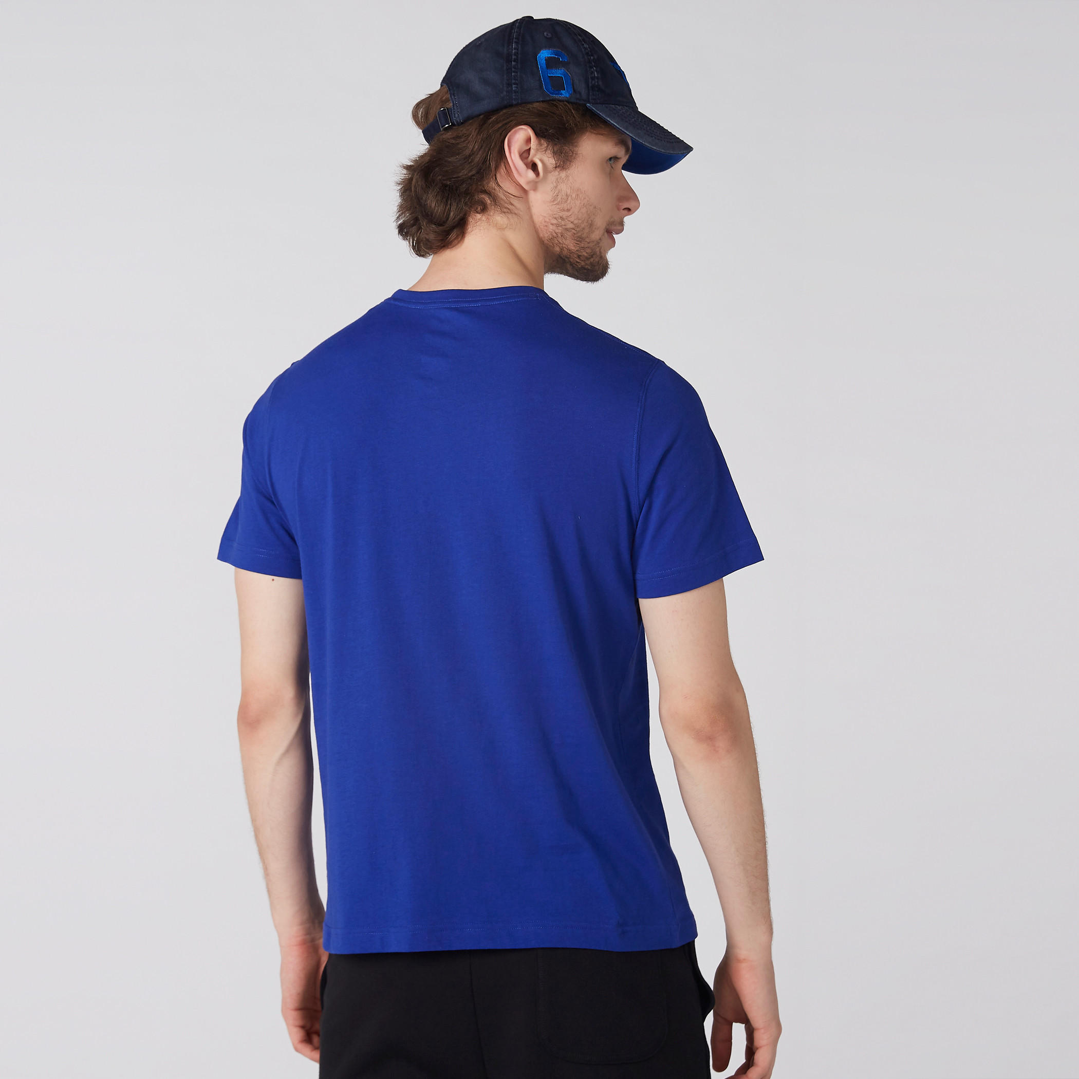 تيشيرت بياقة ضيّقة وأكمام قصيرة وطبعات-men-clothing-tshirtsandpolos-tshirts-image-3