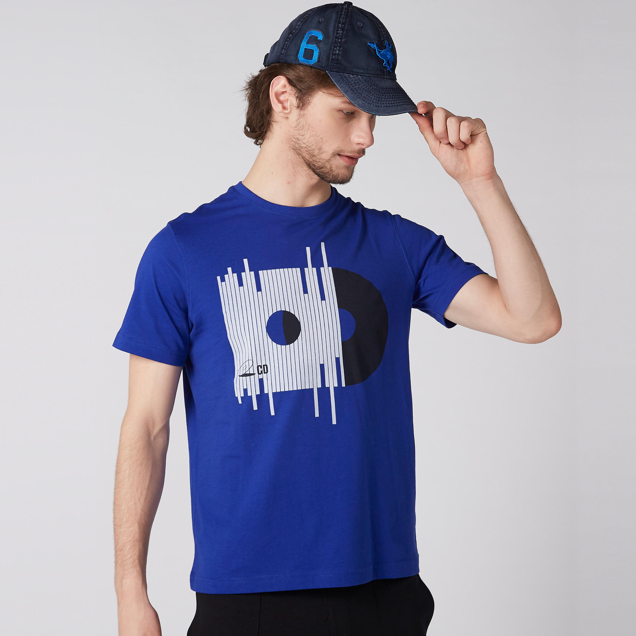 تيشيرت بياقة ضيّقة وأكمام قصيرة وطبعات-men-clothing-tshirtsandpolos-tshirts-image-4