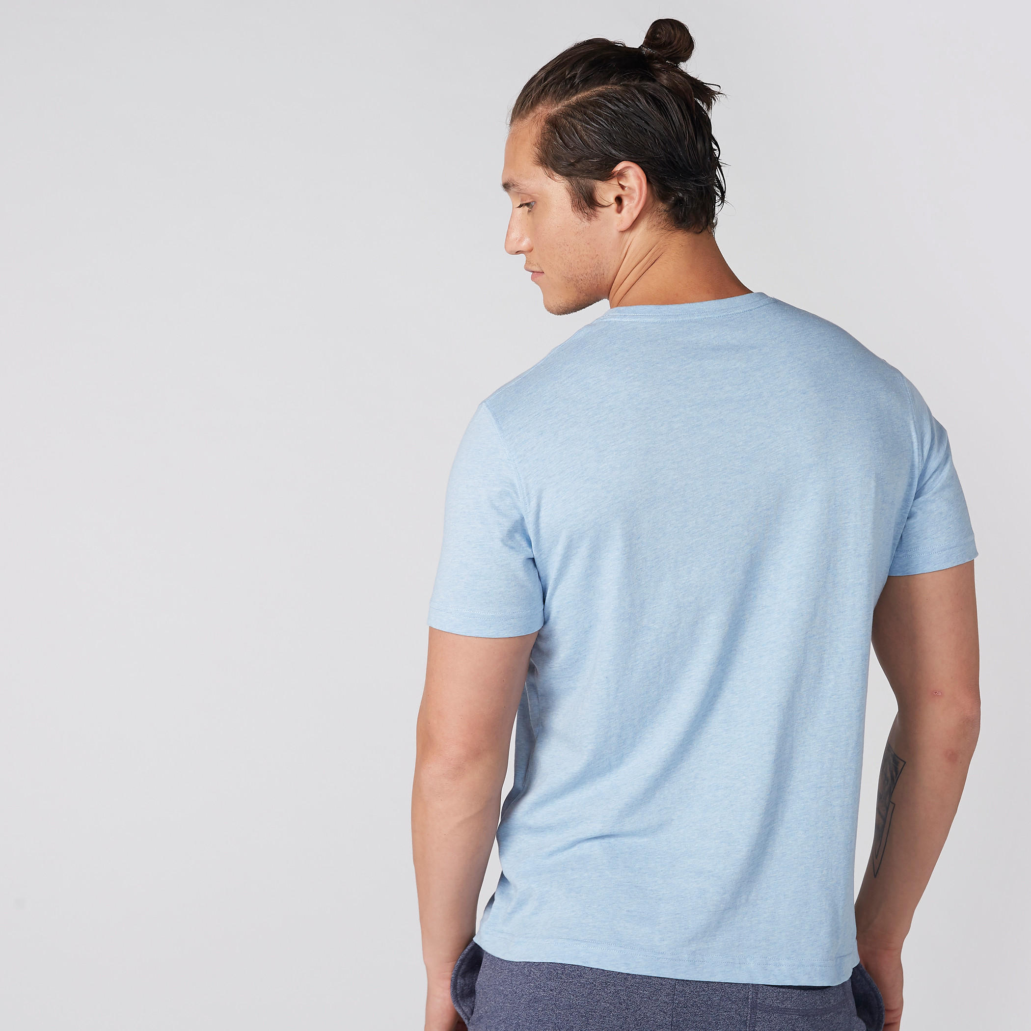 تيشيرت بياقة مستديرة وأكمام قصيرة وطبعات-men-clothing-tshirtsandpolos-tshirts-image-2
