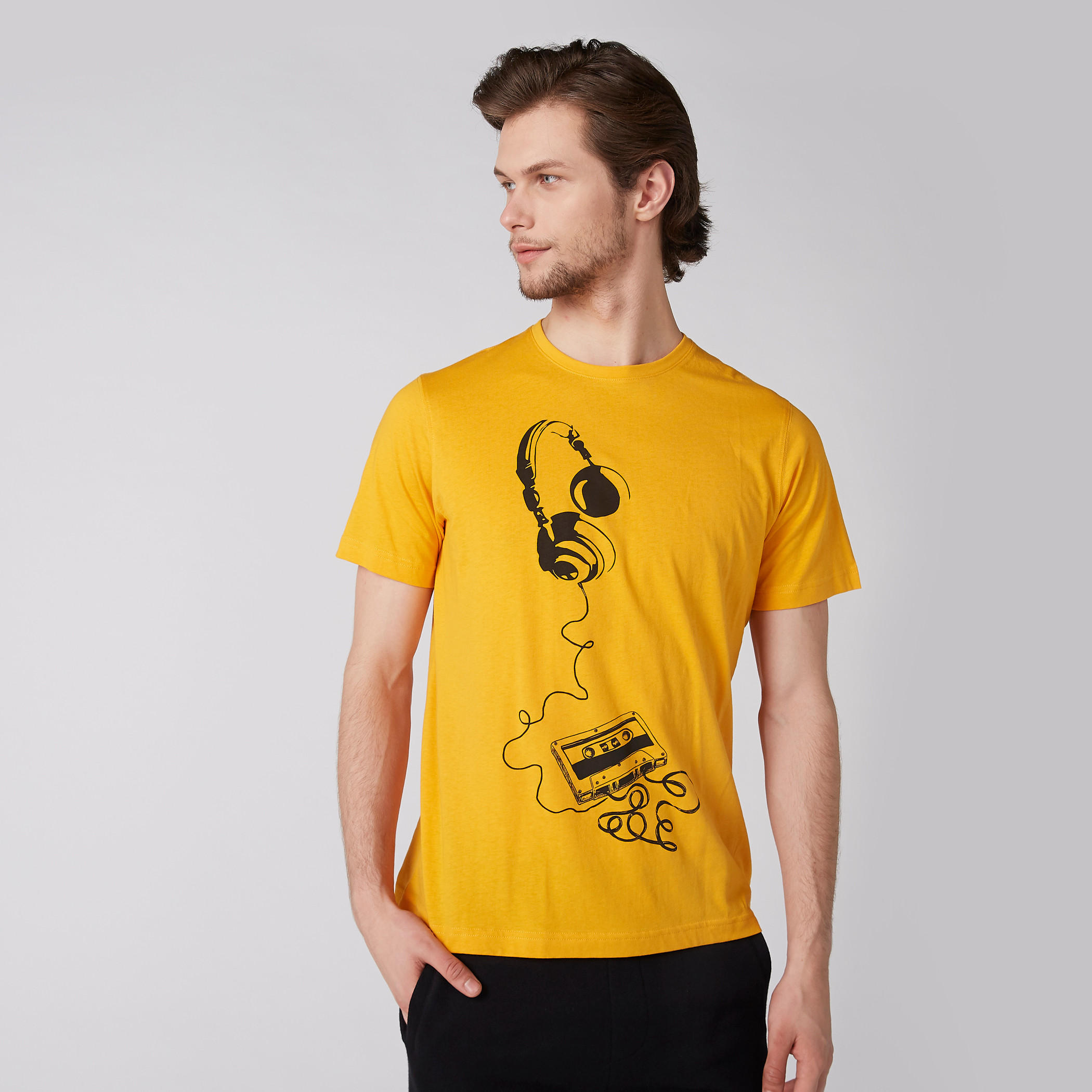 تيشيرت بأكمام قصيرة وطبعات-men-clothing-tshirtsandpolos-tshirts-image-1