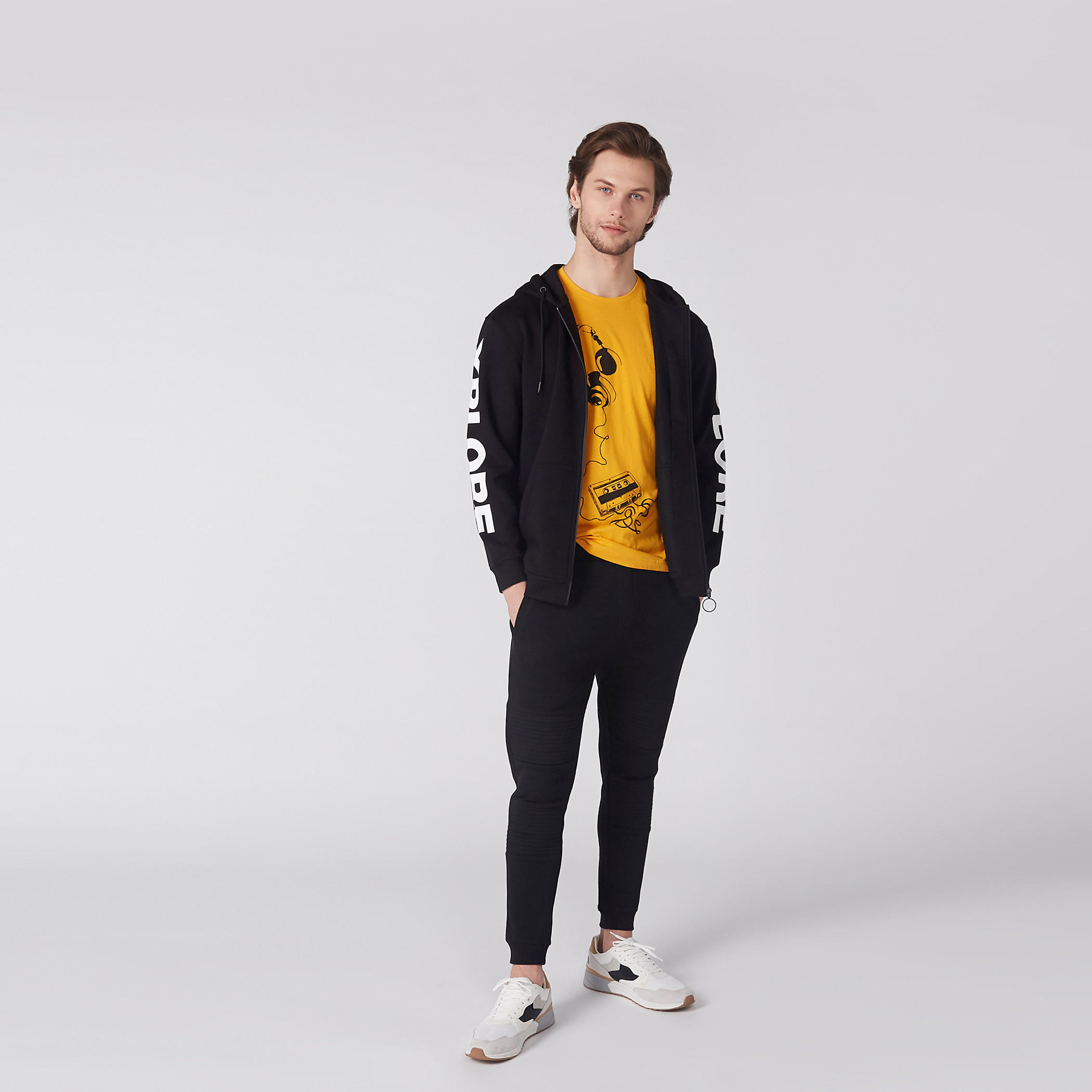 تيشيرت بأكمام قصيرة وطبعات-men-clothing-tshirtsandpolos-tshirts-image-2