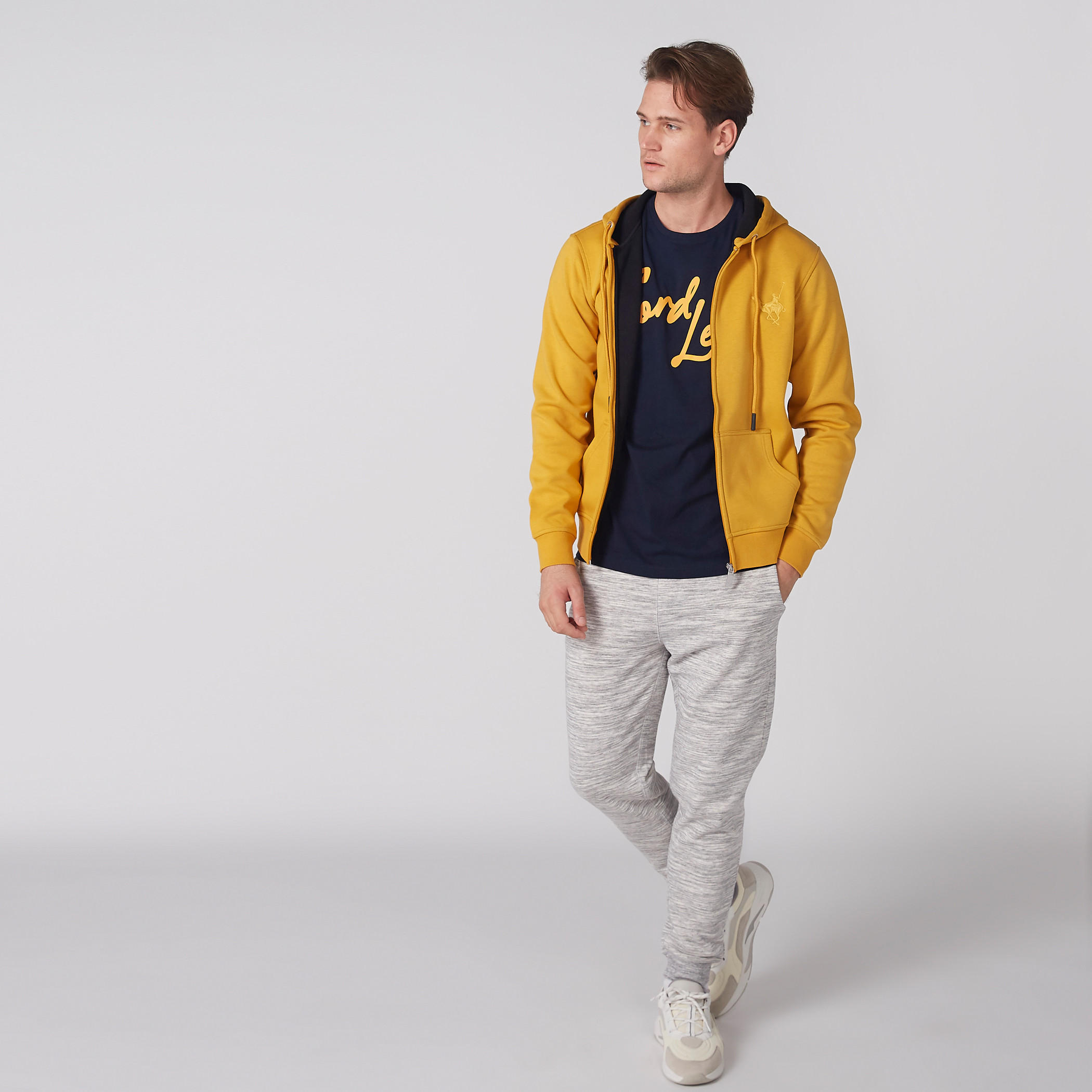 تيشيرت بياقة مستديرة وأكمام قصيرة وطبعات-men-clothing-tshirtsandpolos-tshirts-image-2