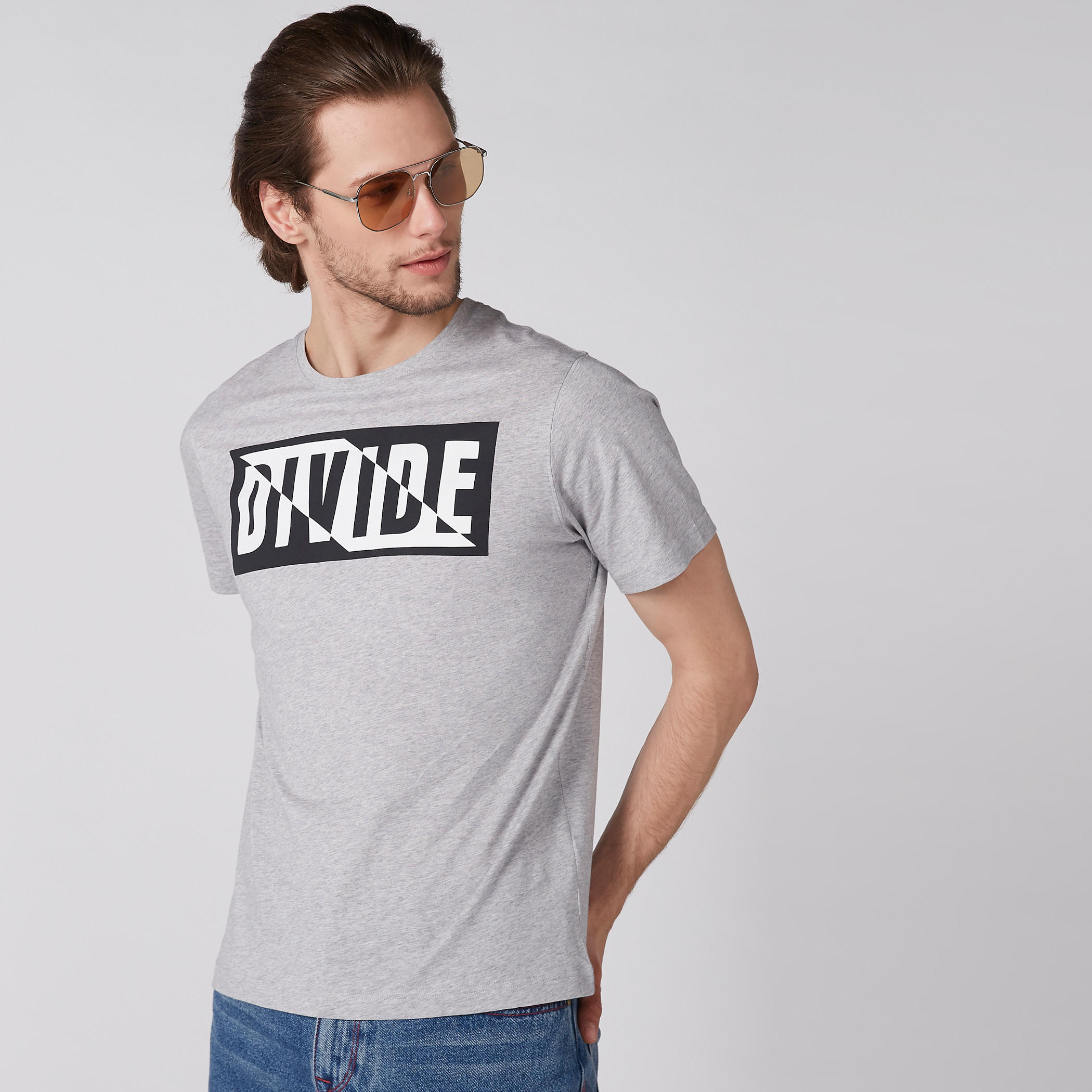 تيشيرت بأكمام قصيرة وطبعات-men-clothing-tshirtsandpolos-tshirts-image-1