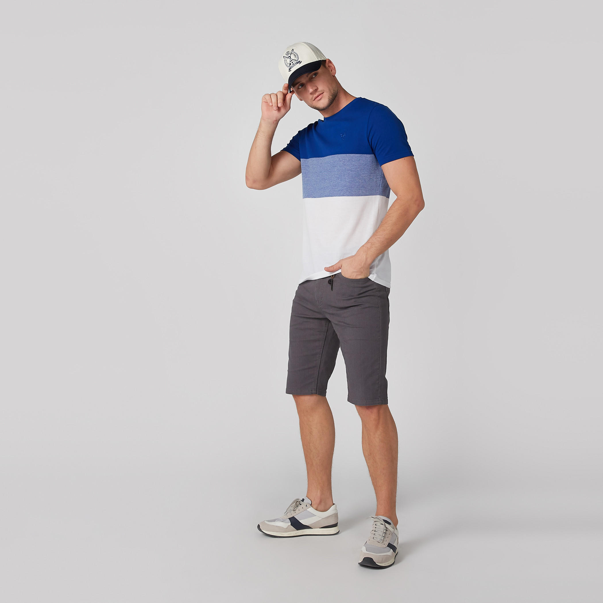 Crew Neck T-Shirt in Regular Fit with Short Sleeves-men-clothing-tshirtsandpolos-tshirts-image-2