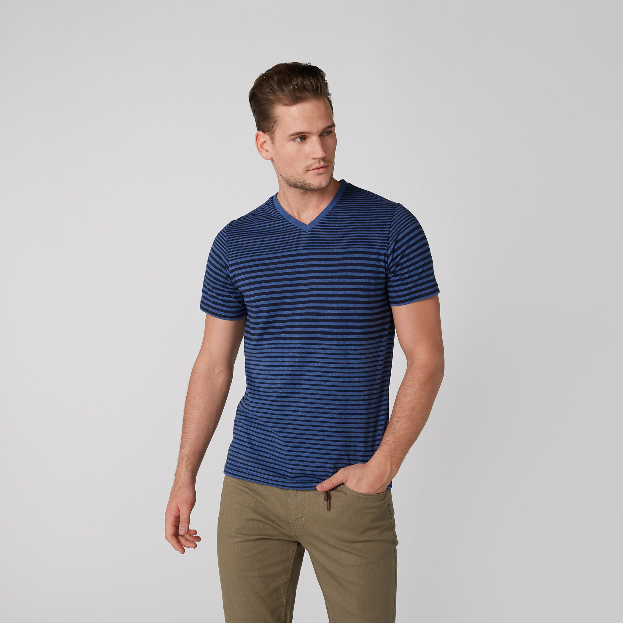 تيشيرت مقلّم بياقة V وأكمام قصيرة-men-clothing-tshirtsandpolos-tshirts-image-1