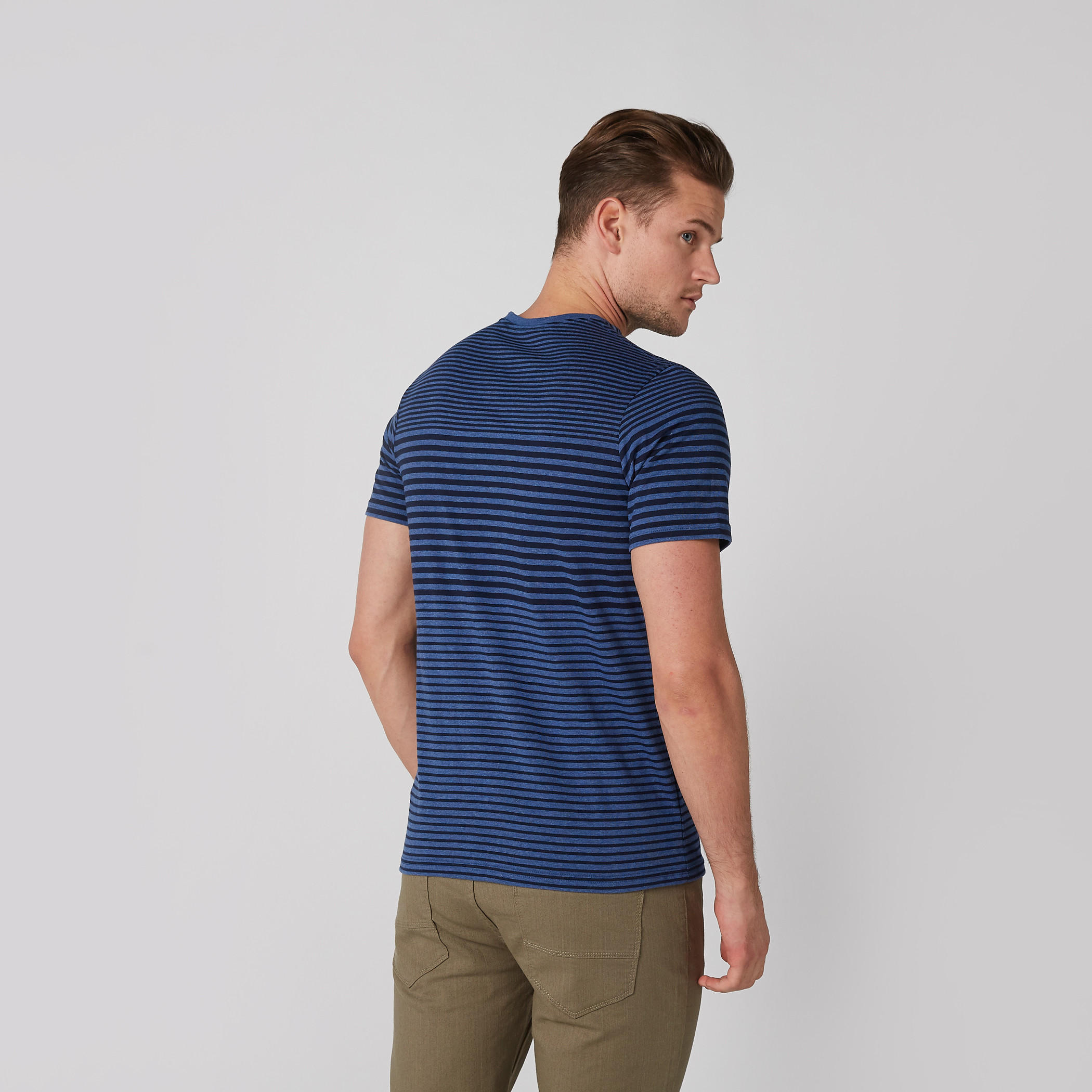 تيشيرت مقلّم بياقة V وأكمام قصيرة-men-clothing-tshirtsandpolos-tshirts-image-2