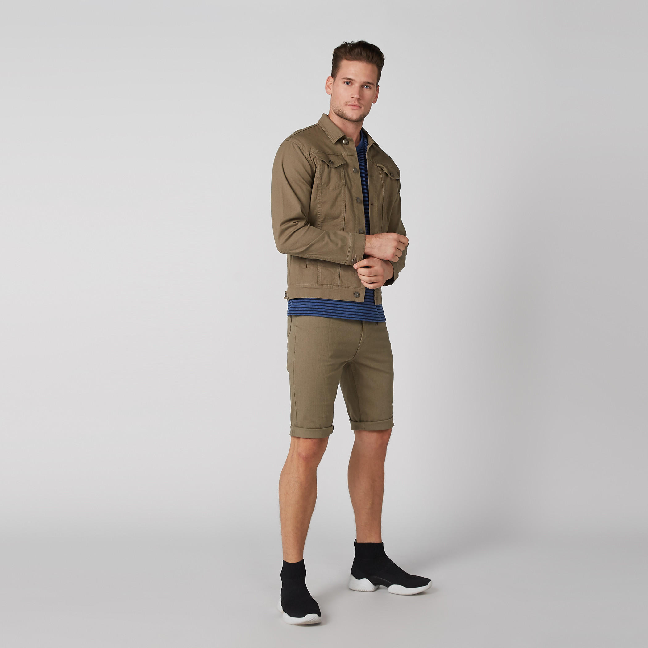 تيشيرت مقلّم بياقة V وأكمام قصيرة-men-clothing-tshirtsandpolos-tshirts-image-3