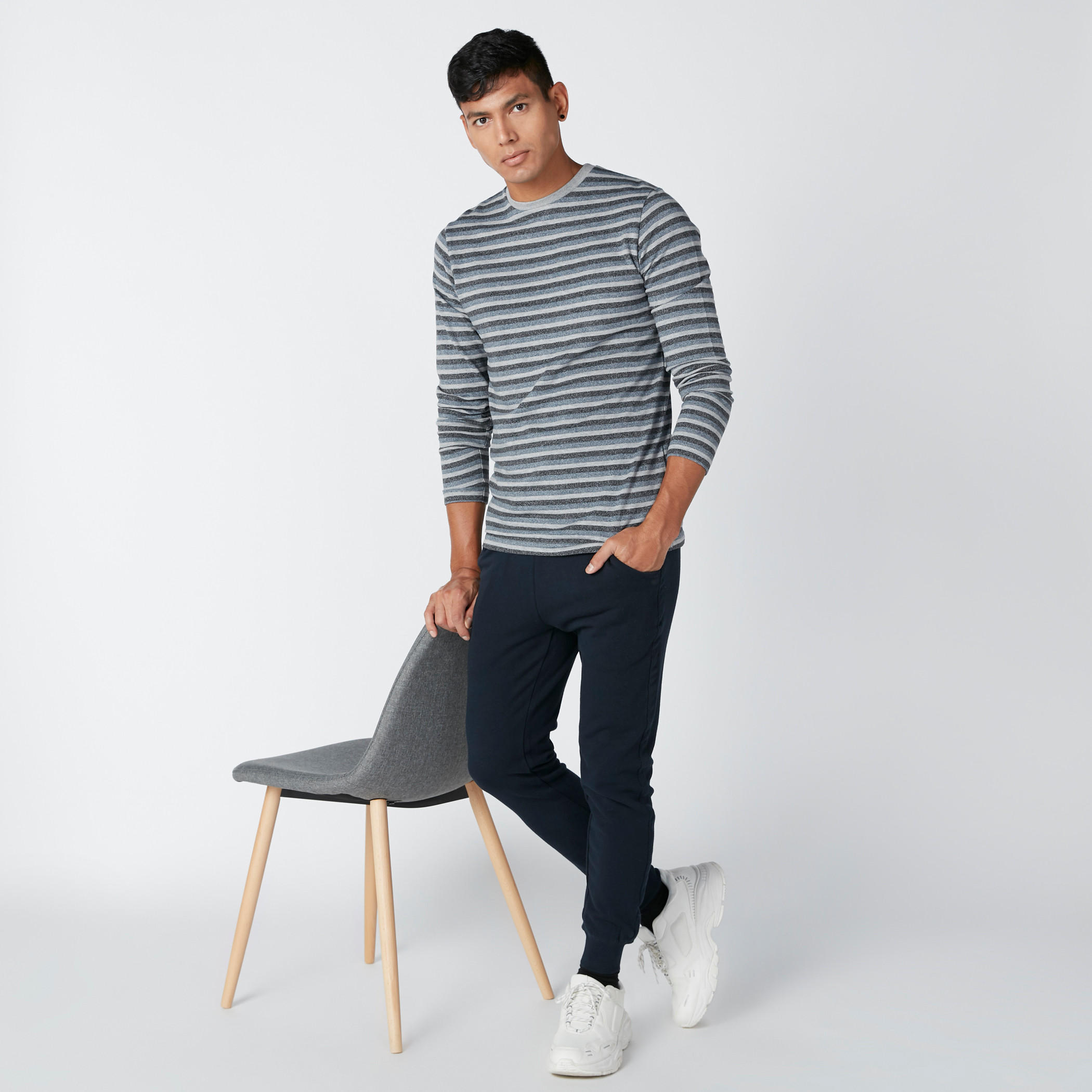 تيشيرت مقلّم بياقة ضيقة وأكمام طويلة-men-clothing-tshirtsandpolos-tshirts-image-3