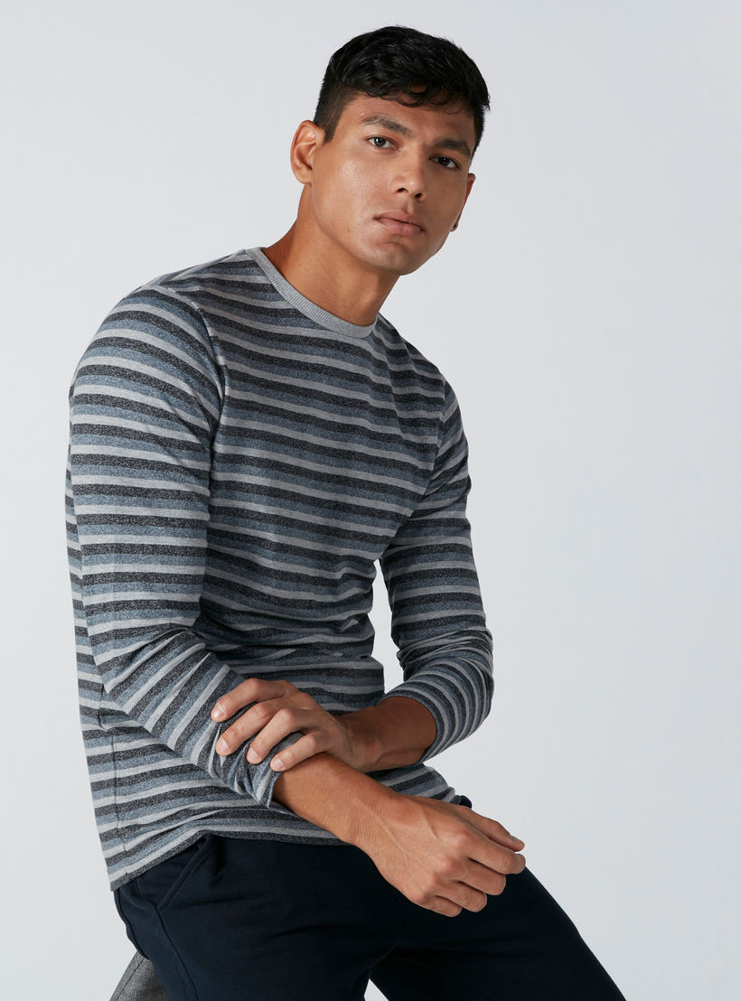 تيشيرت مقلّم بياقة ضيقة وأكمام طويلة-men-clothing-tshirtsandpolos-tshirts-image-4