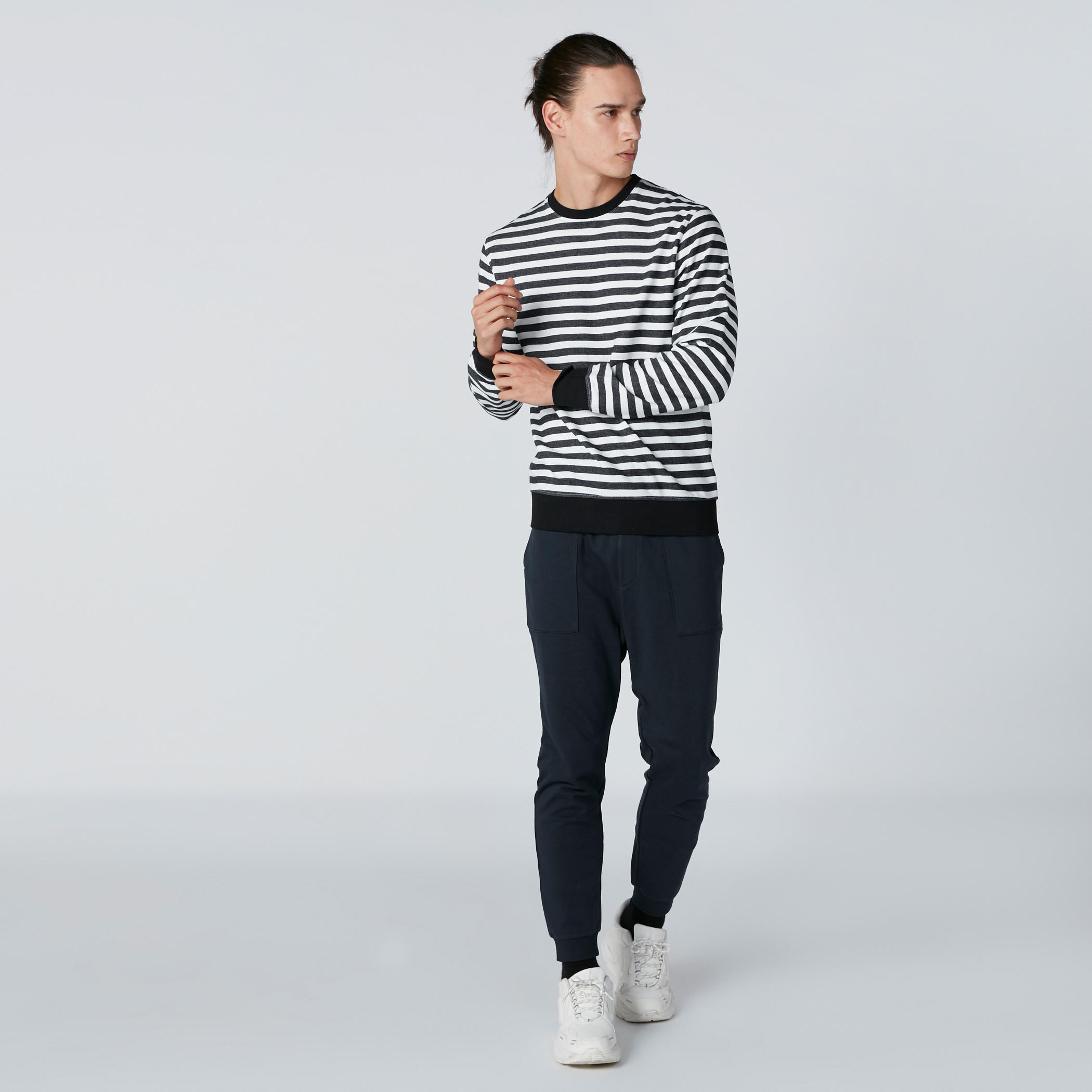 سويت شيرت مقلّم بأكمام طويلة-men-winterwear-hoodiesandsweatshirts-image-1