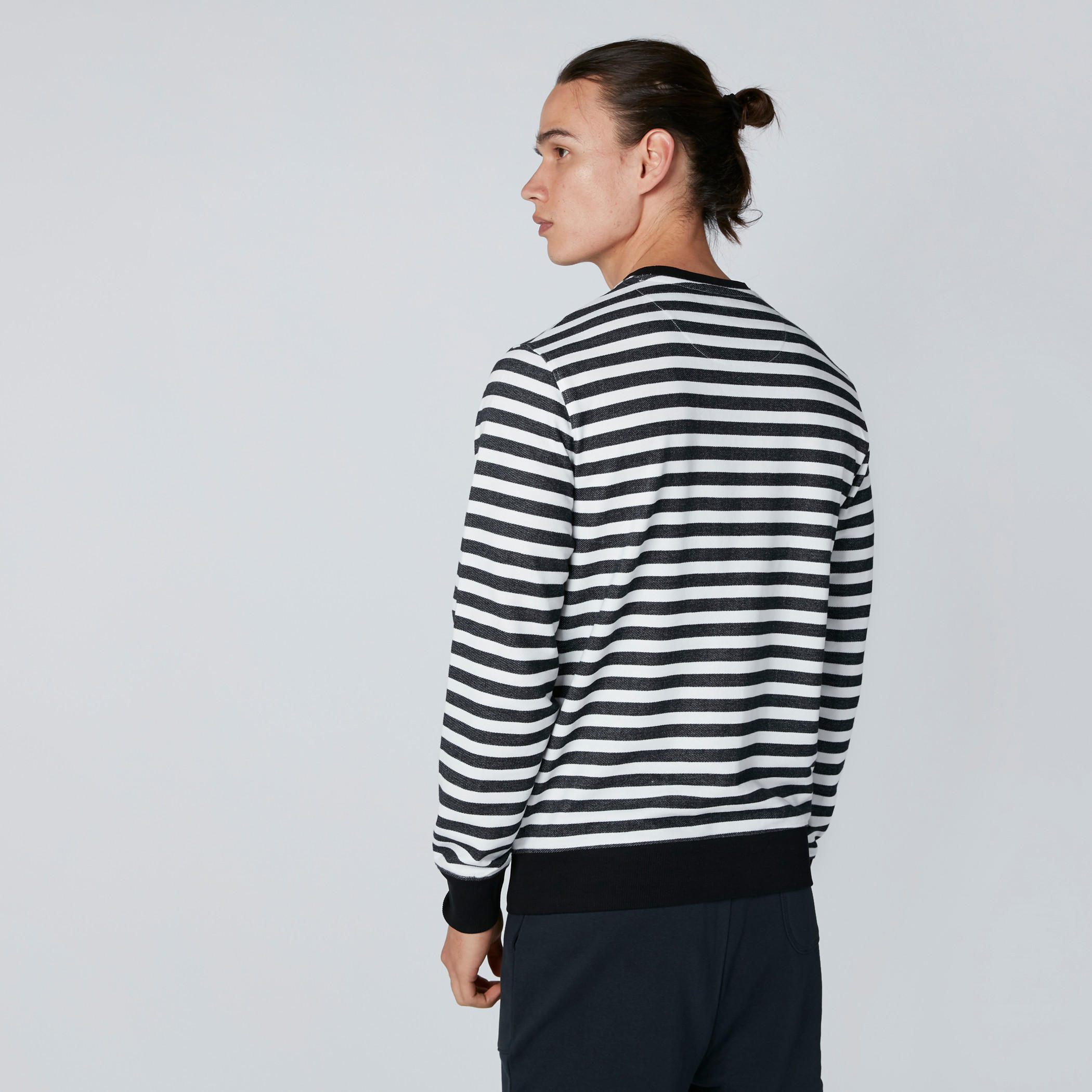 سويت شيرت مقلّم بأكمام طويلة-men-winterwear-hoodiesandsweatshirts-image-2