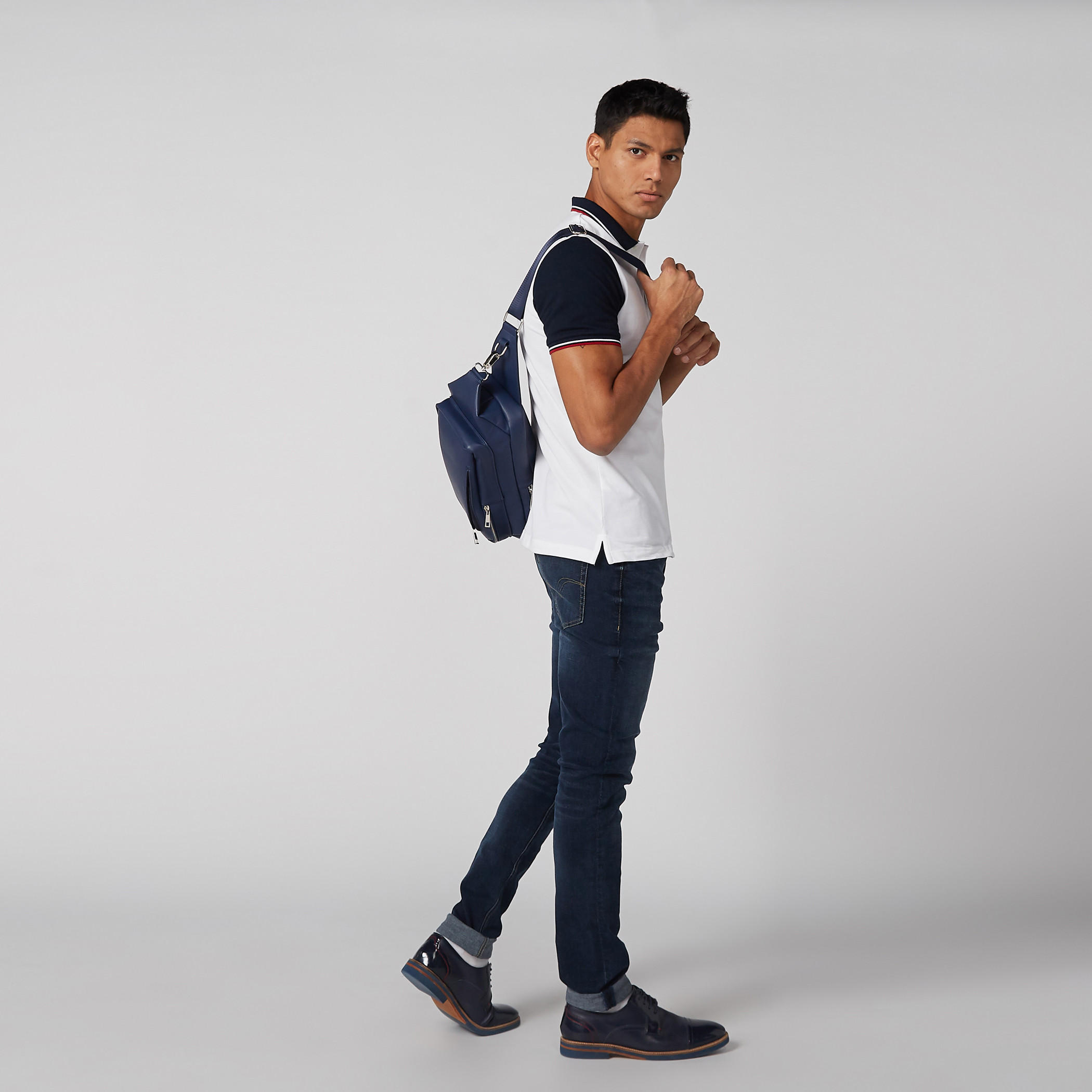 تيشيرت بياقة بولو وأكمام قصيرة وفتحات جانبية-men-clothing-tshirtsandpolos-polos-image-2