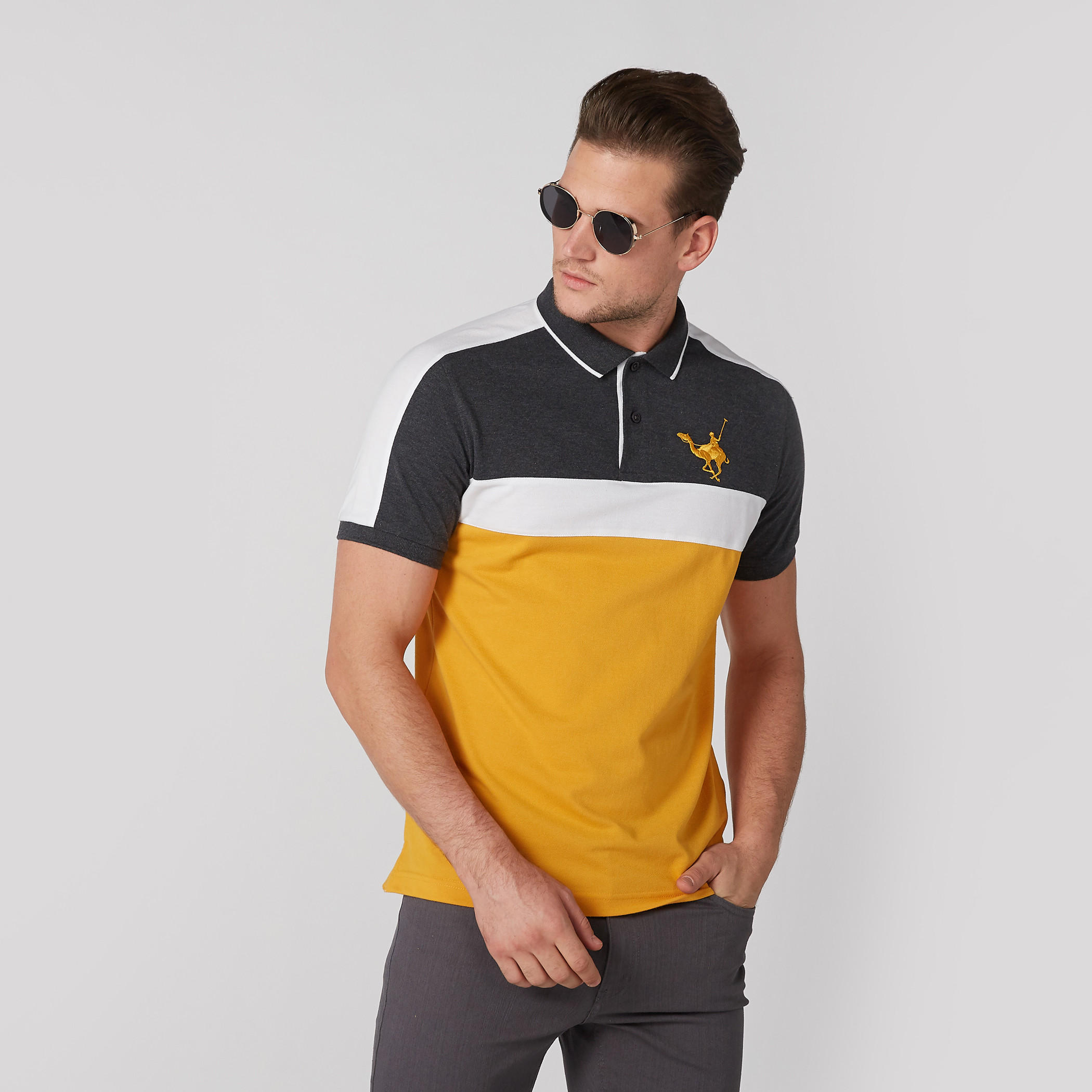 تيشيرت بقصّة عادية وياقة بولو-men-clothing-tshirtsandpolos-polos-image-1