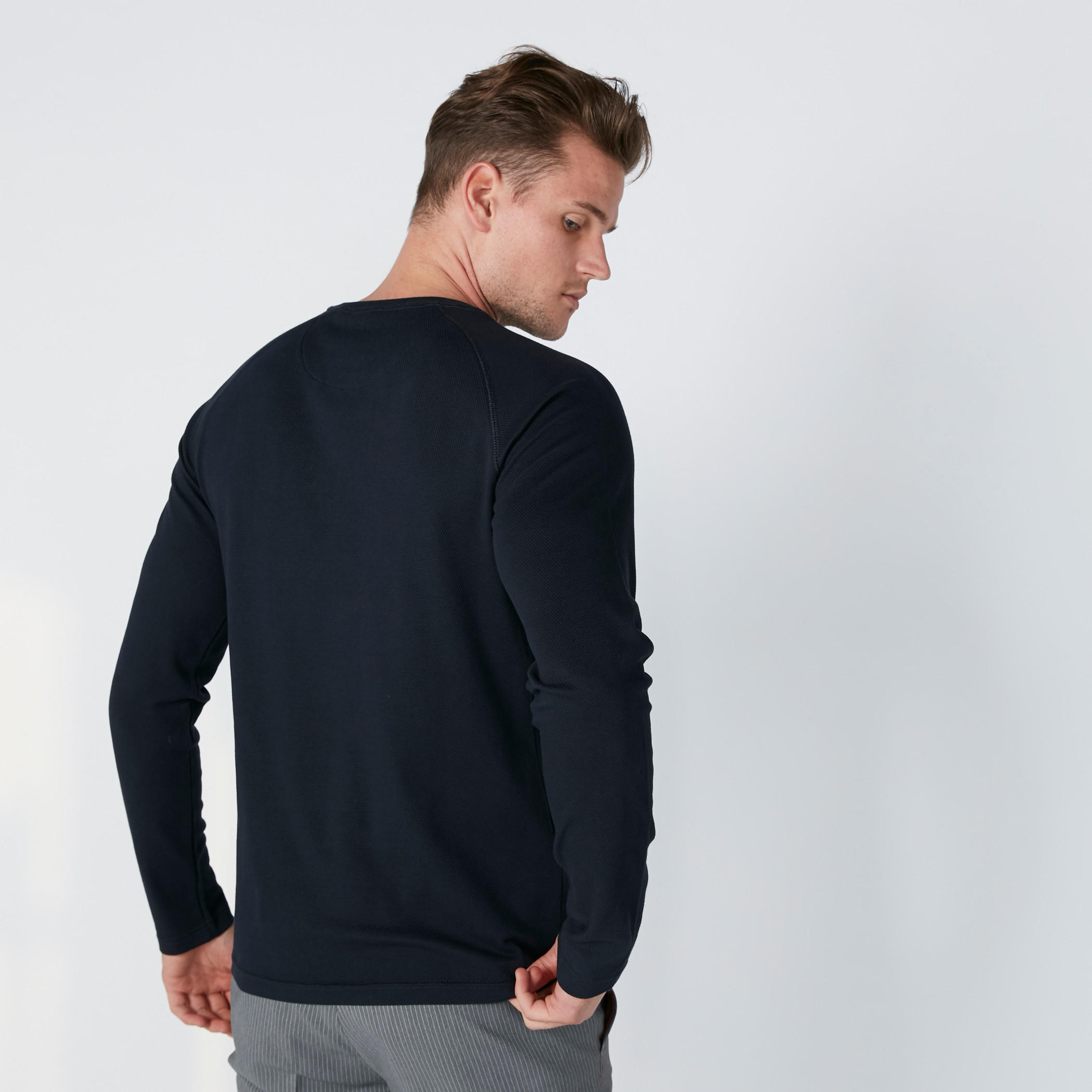 تيشيرت بأكمام مغايرة وياقة هينلي-men-clothing-tshirtsandpolos-tshirts-image-2