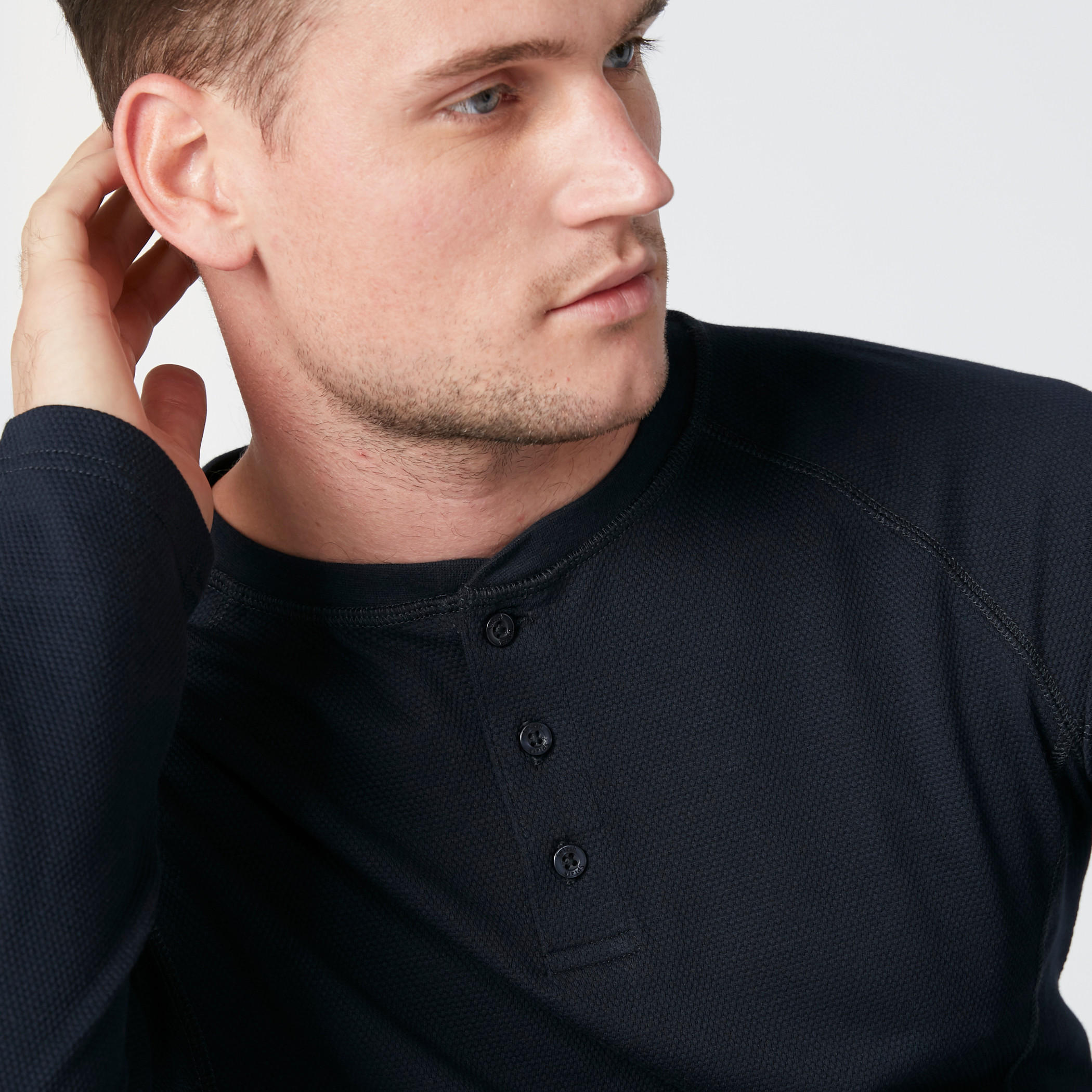 تيشيرت بأكمام مغايرة وياقة هينلي-men-clothing-tshirtsandpolos-tshirts-image-4