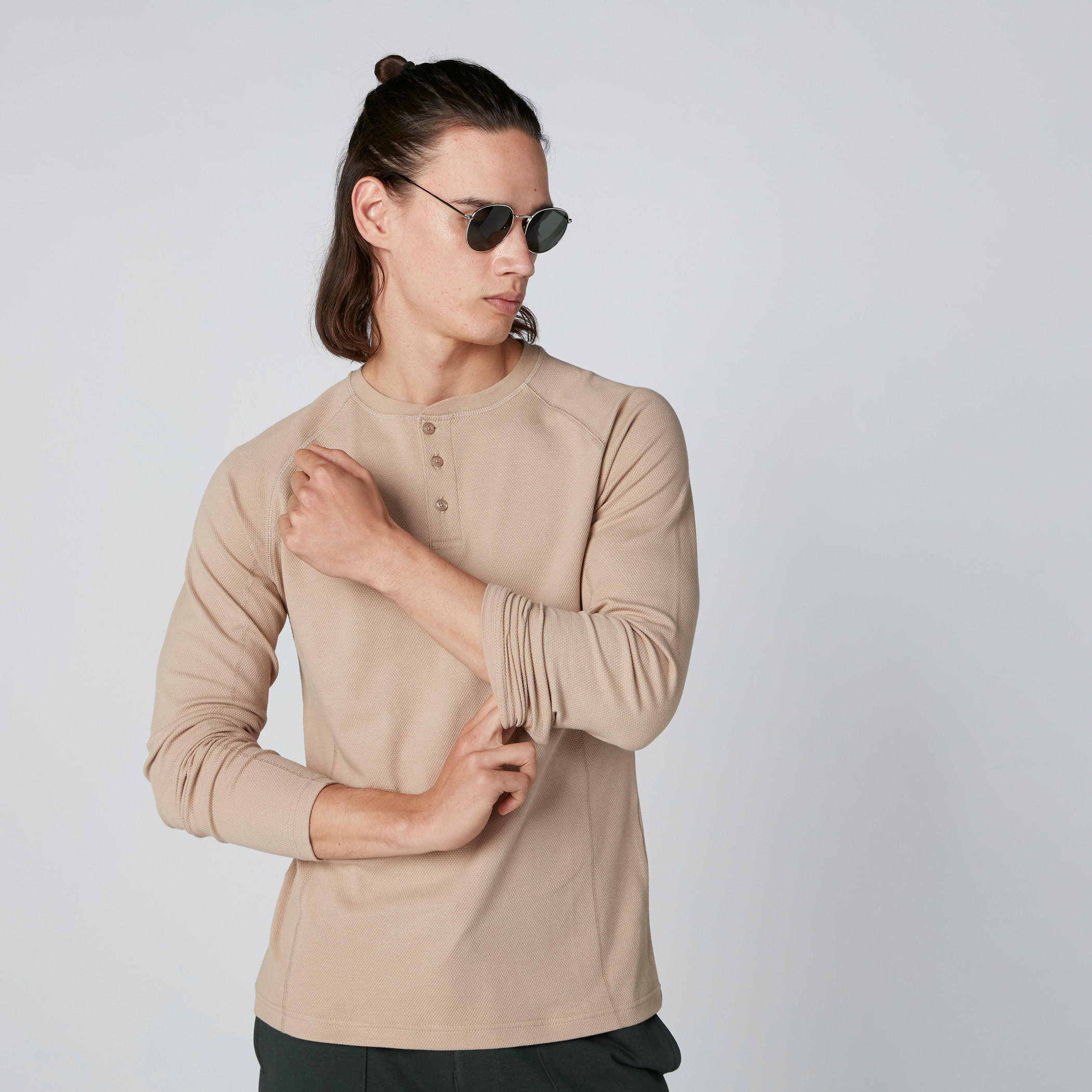 تيشيرت بياقة هينلي وأكمام مغايرة-men-clothing-tshirtsandpolos-tshirts-image-1