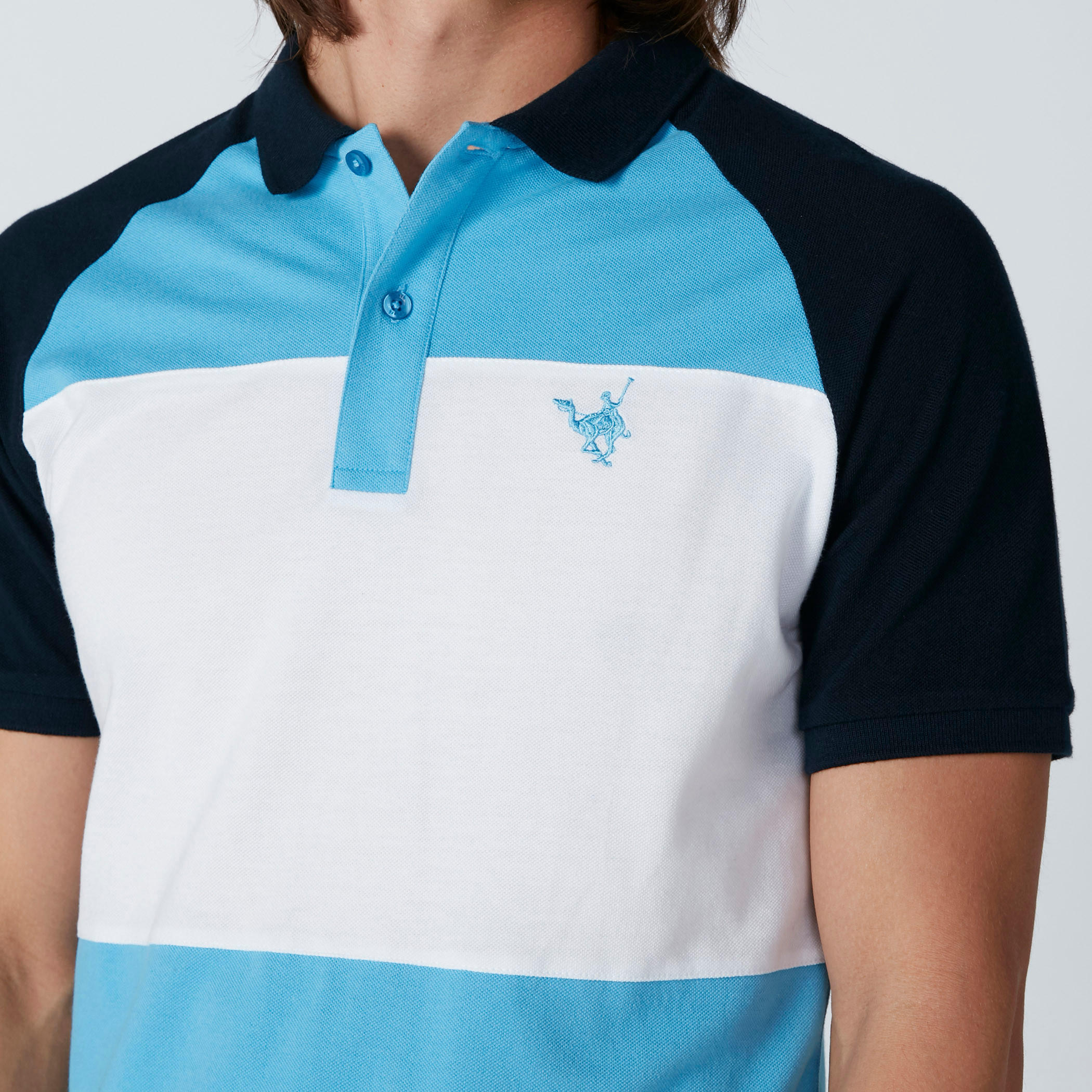 تيشيرت مطرّز بياقة بولو وأكمام قصيرة مغايرة-men-clothing-tshirtsandpolos-polos-image-4