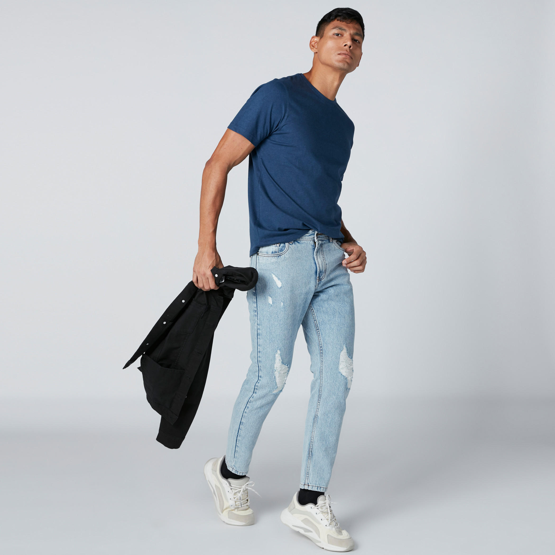 تيشيرت بياقة ضيقة وأكمام قصيرة-men-clothing-tshirtsandpolos-tshirts-image-1