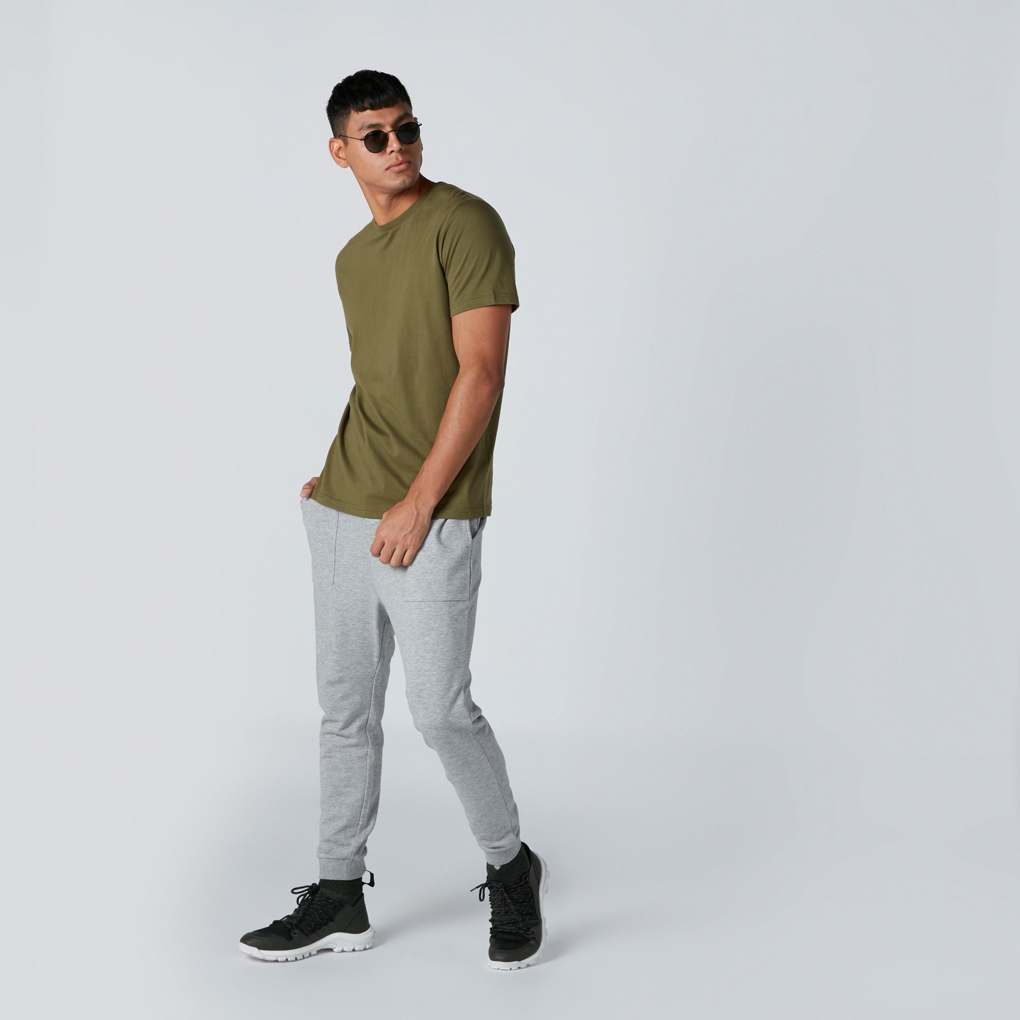تيشيرت بياقة ضيقة وأكمام قصيرة-men-clothing-tshirtsandpolos-tshirts-image-1