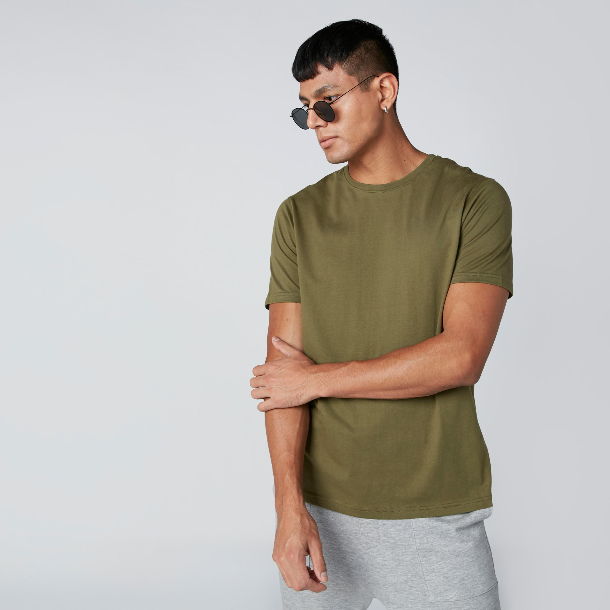تيشيرت بياقة ضيقة وأكمام قصيرة-men-clothing-tshirtsandpolos-tshirts-image-3