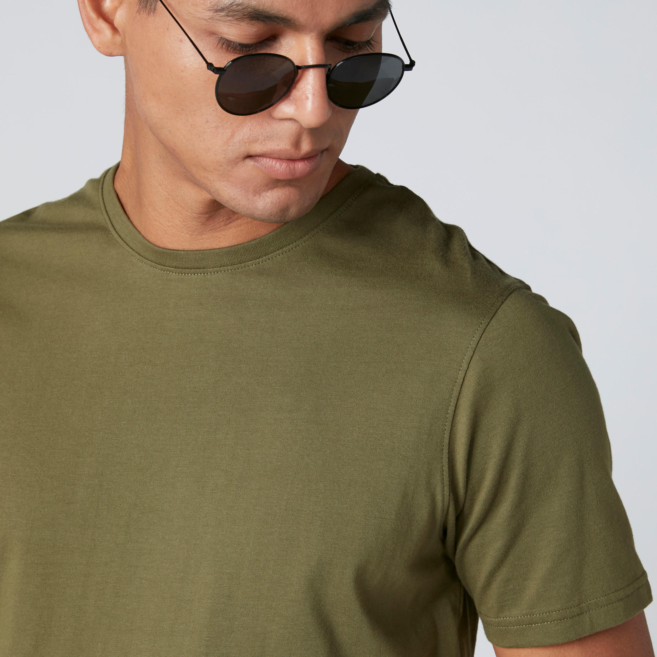 تيشيرت بياقة ضيقة وأكمام قصيرة-men-clothing-tshirtsandpolos-tshirts-image-4